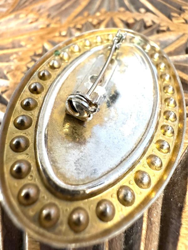 Elegant Oval Brooche