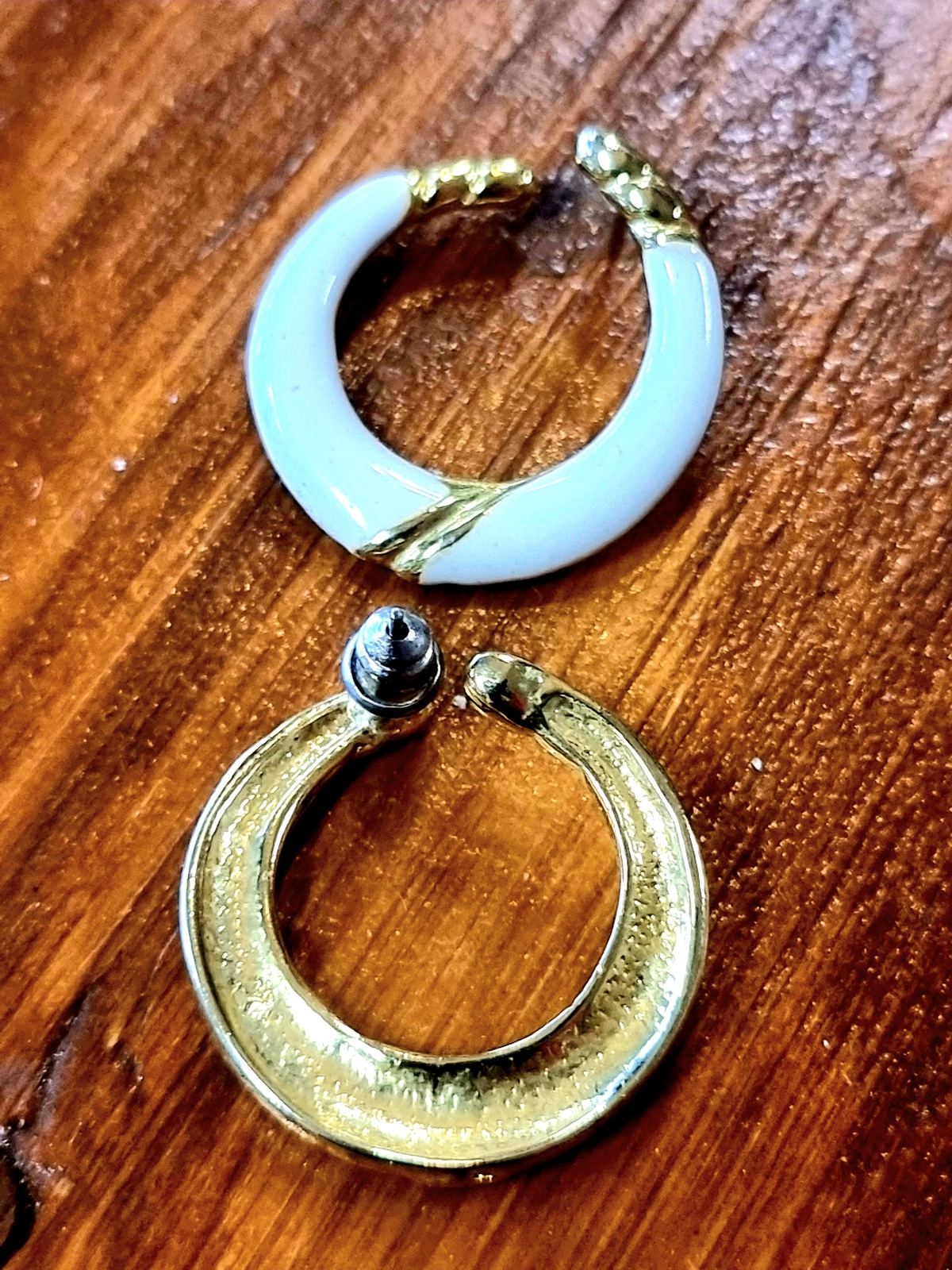 Vintage 1980s Pierced Earring
