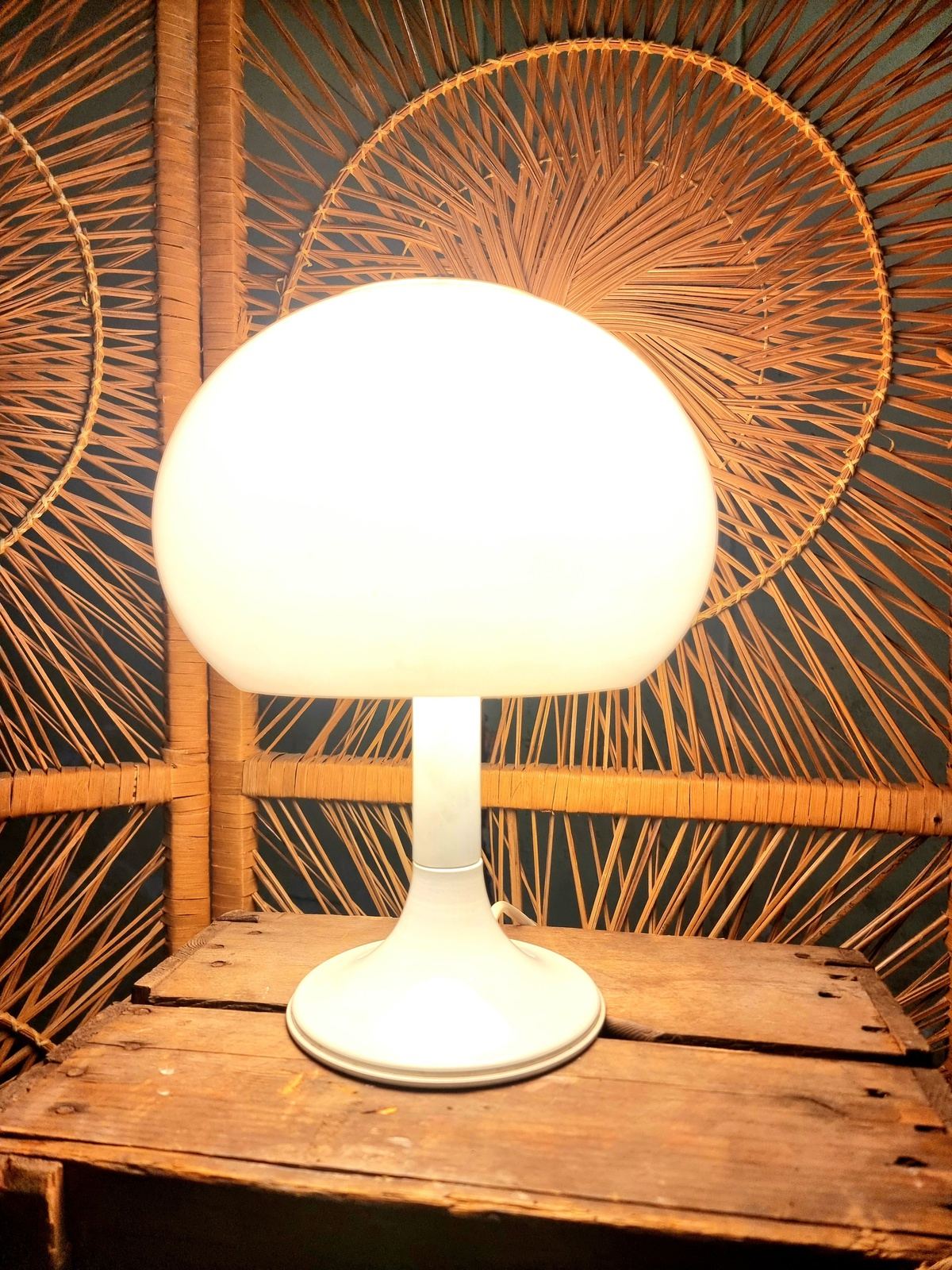 Table lamp