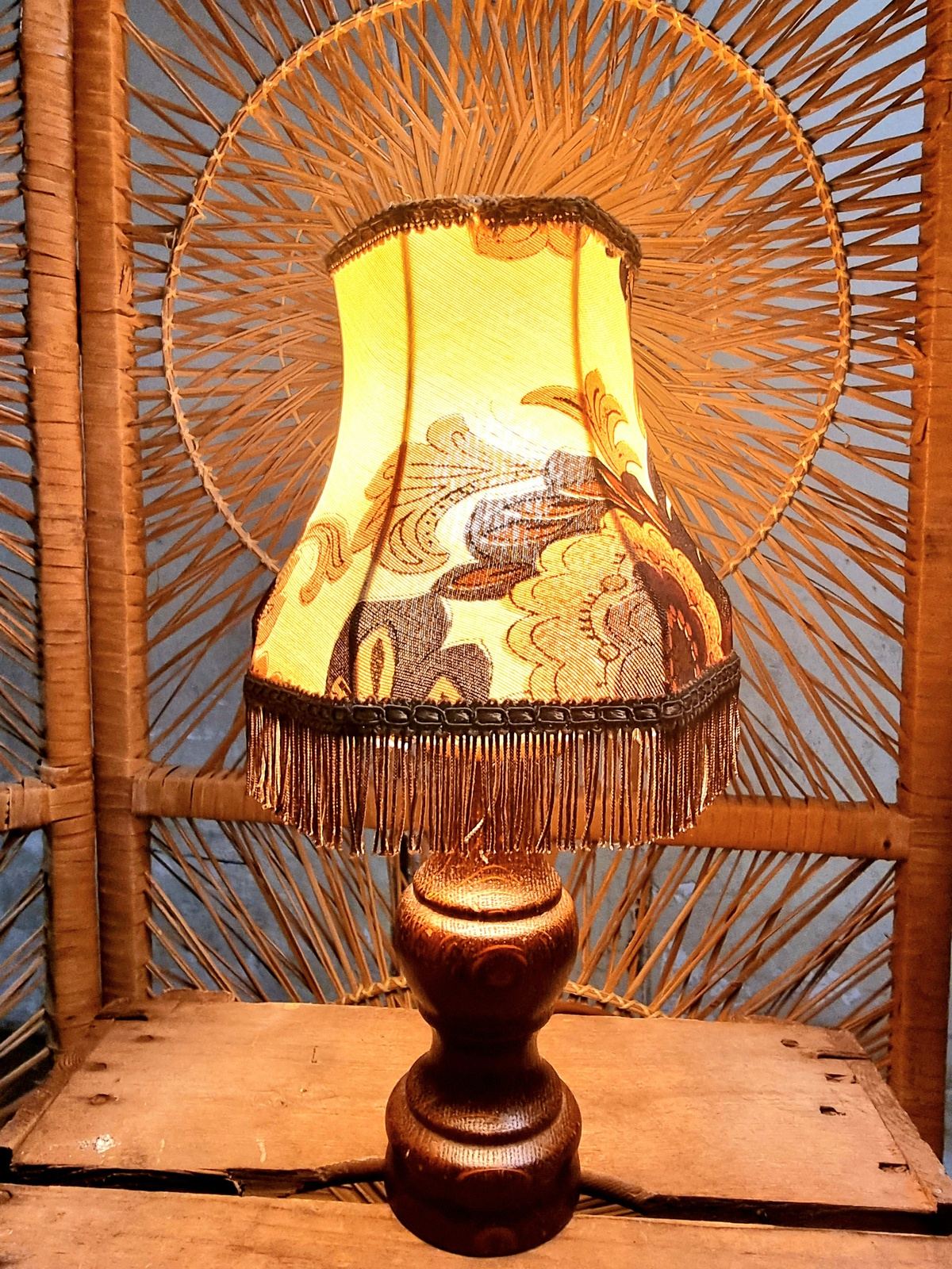 Table lamp