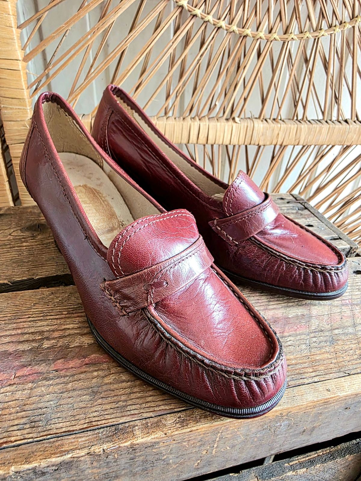 Vintage 70s Deadstock Brand New Serino Brogue Slip on Shoes