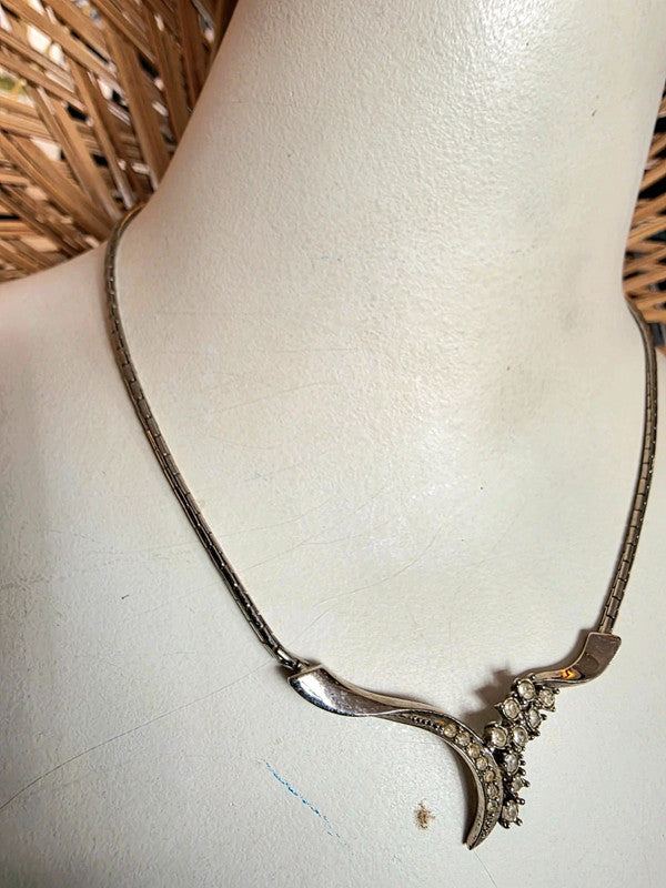 Vintage 50s v-shaped necklace