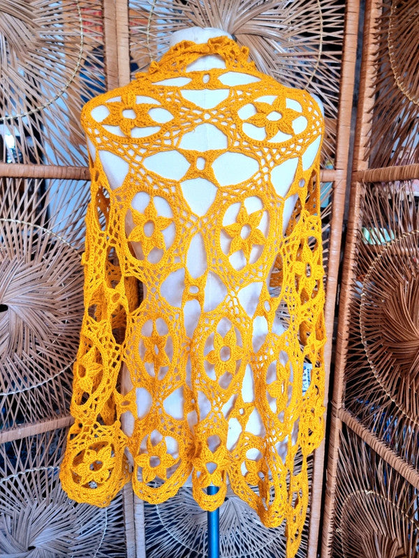 Vintage 70s / 80s Knitted wool Shawl