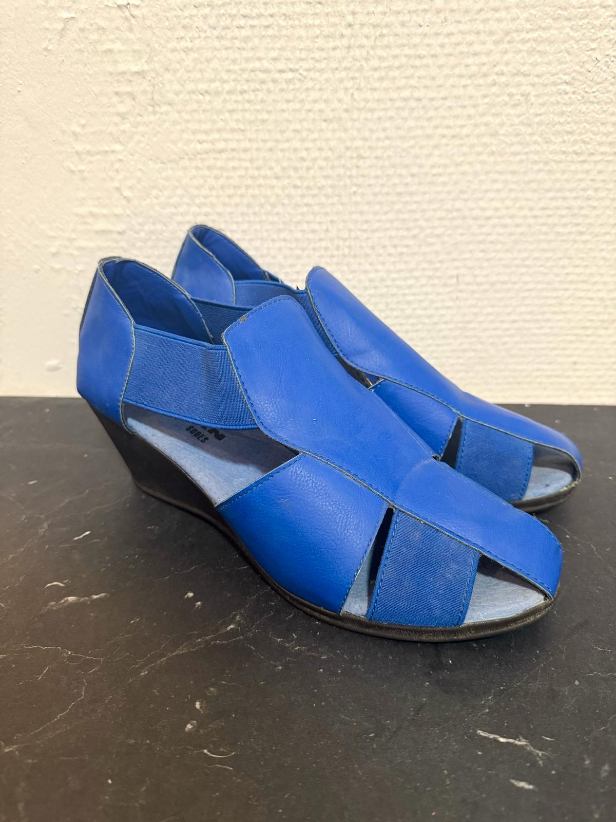 Vintage 80s Huran Wedge Shoes