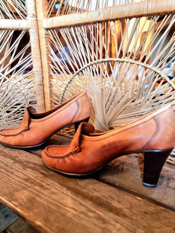Vintage 70s Jen Leather Heeled Loafer Shoes