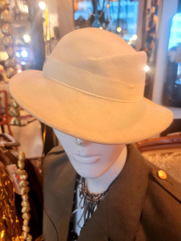 Women's 60's Vintage Hat By "creation la mouche chapeau jeune"