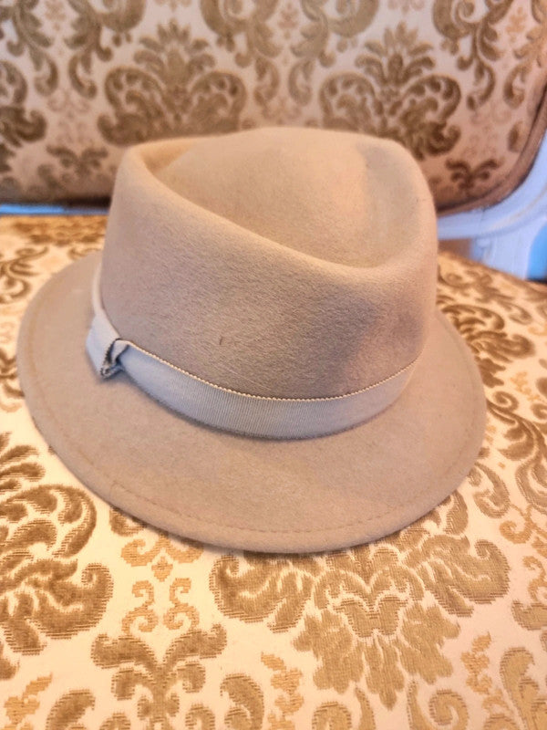 Women's 60's Vintage Hat By "creation la mouche chapeau jeune"