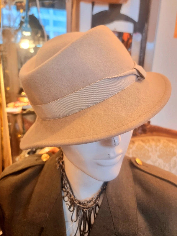 Women's 60's Vintage Hat By "creation la mouche chapeau jeune"