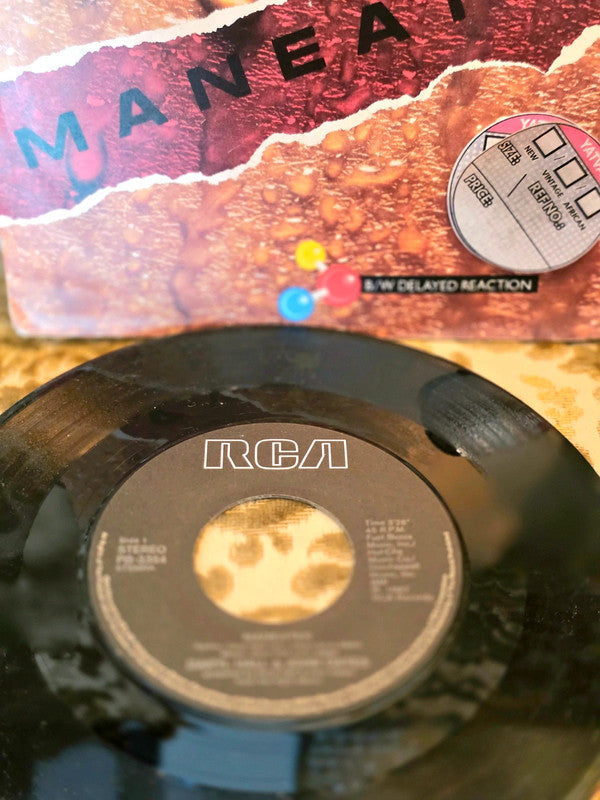 Daryl Hall + John Oates – Maneater b/w Delayed Reaction