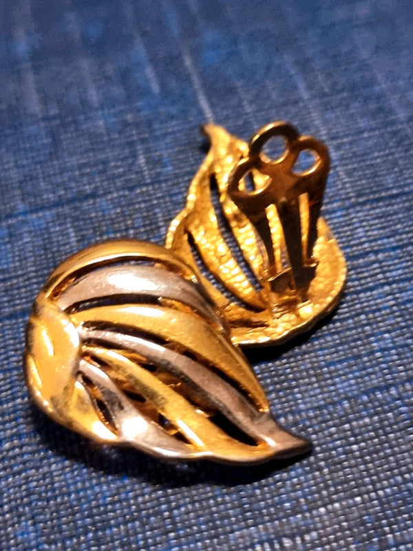 Vintage 80's Leaf Clip on Earrings