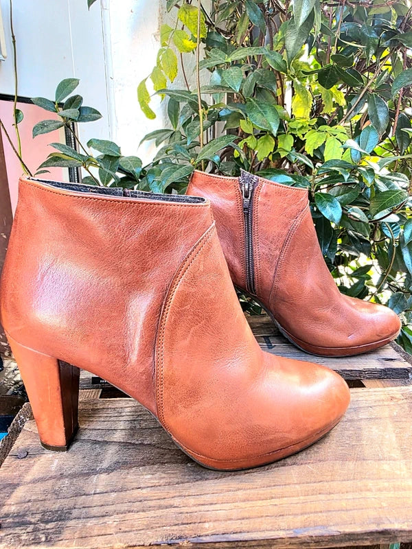 Vintage Van Dalen Ankle Boots