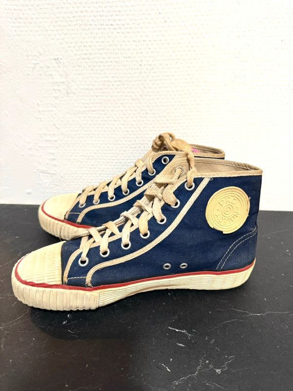 Vintage 1970s Pro action shoes