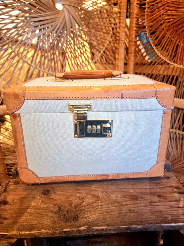 Vintage 40's/50's Makeup Case