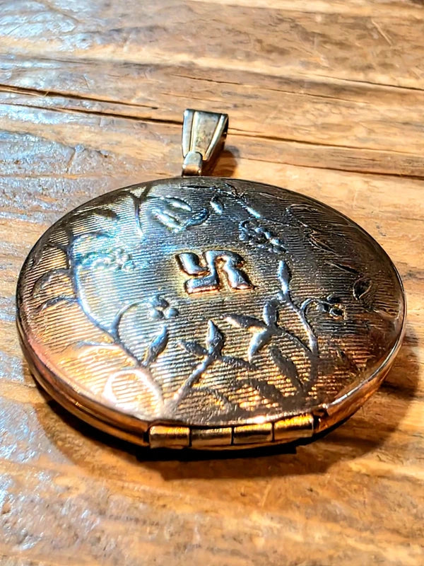 Vintage 60's / 70's Locket
