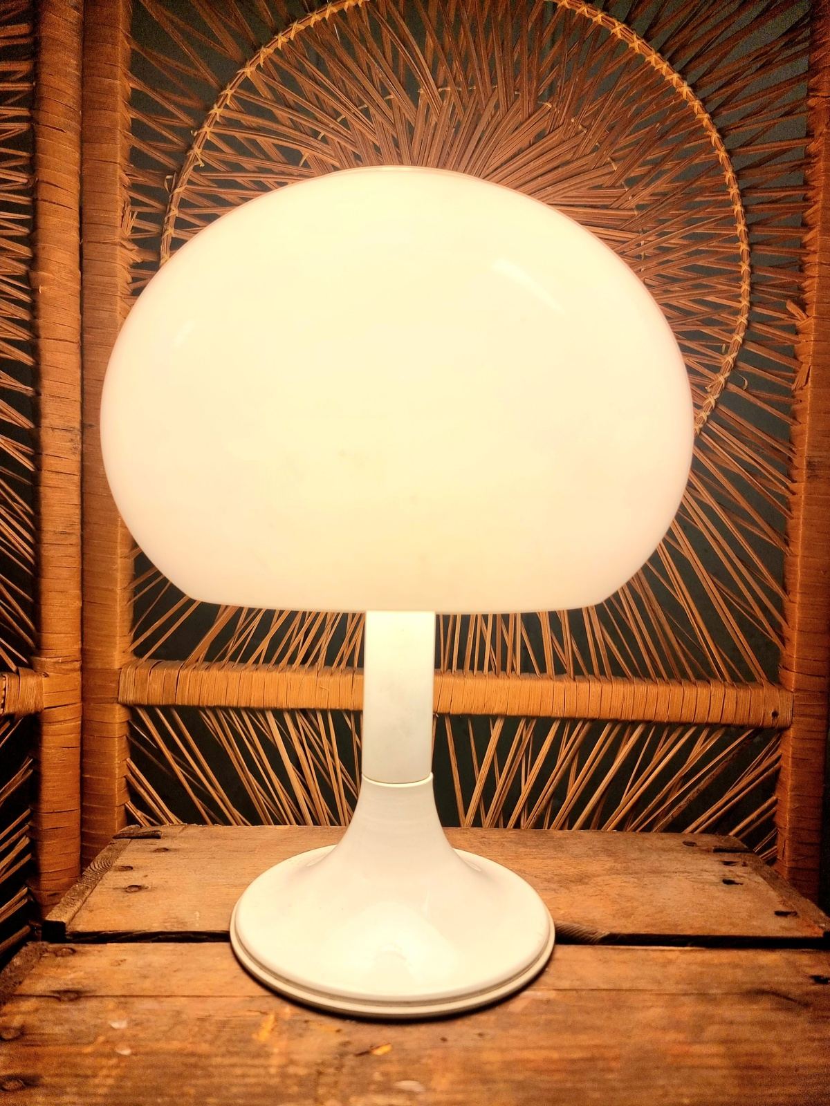 Table lamp