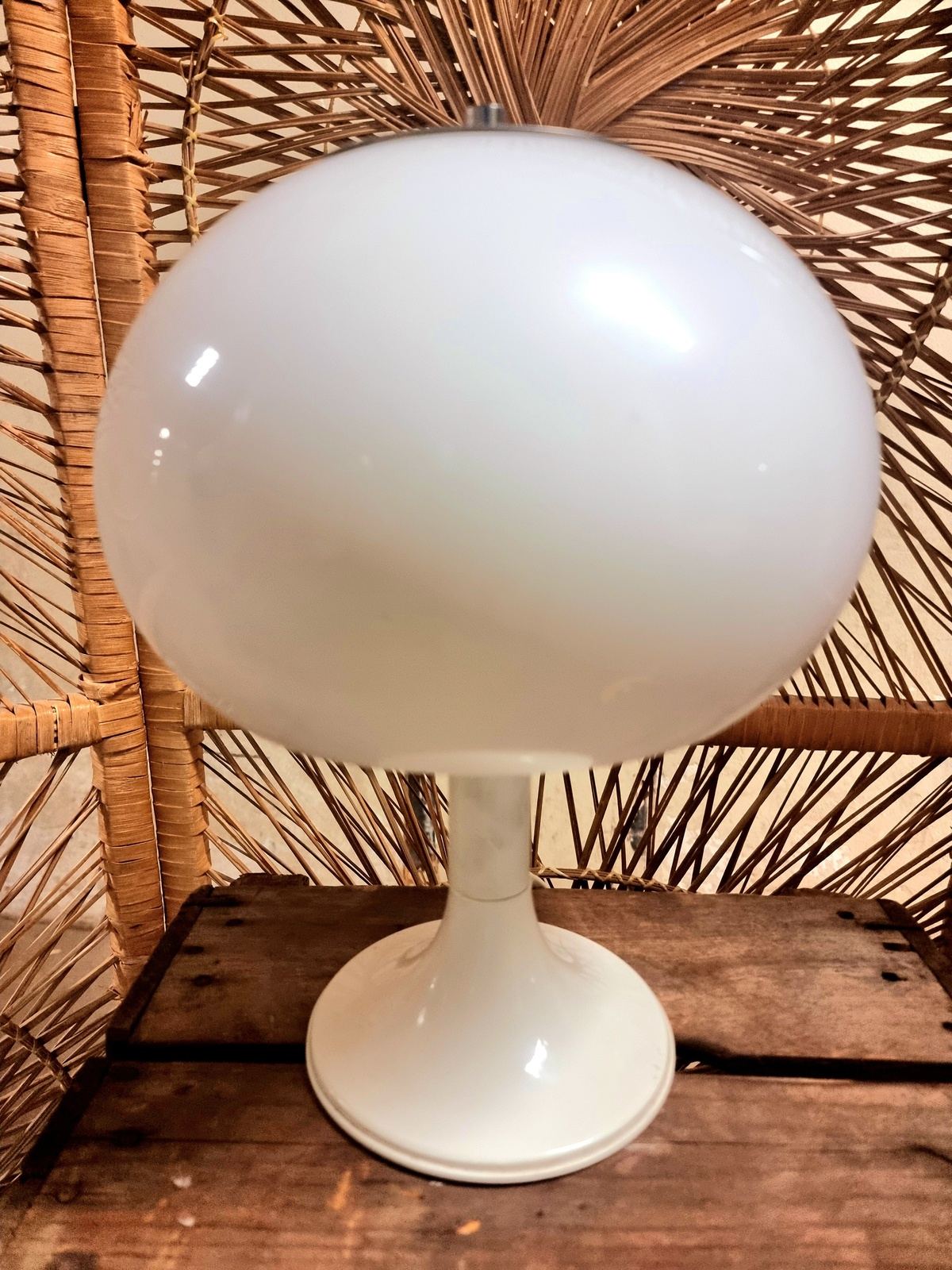 Table lamp