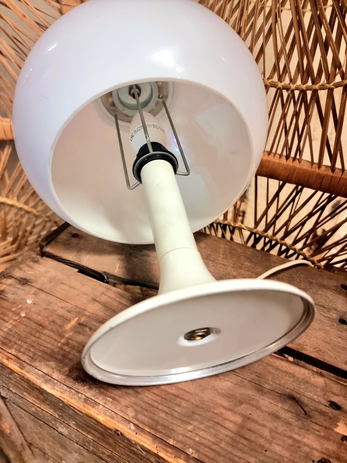Table lamp
