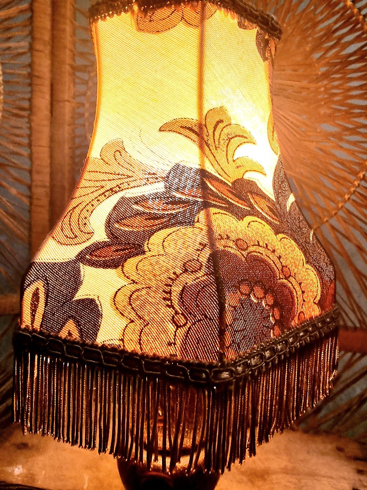 Table lamp