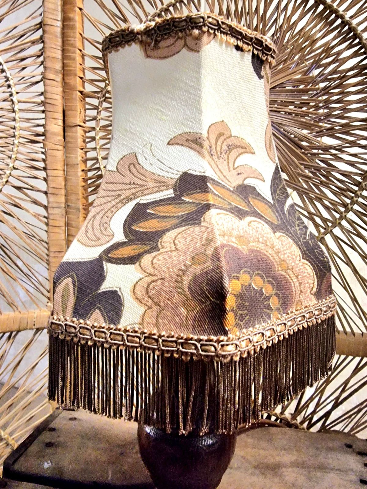Table lamp