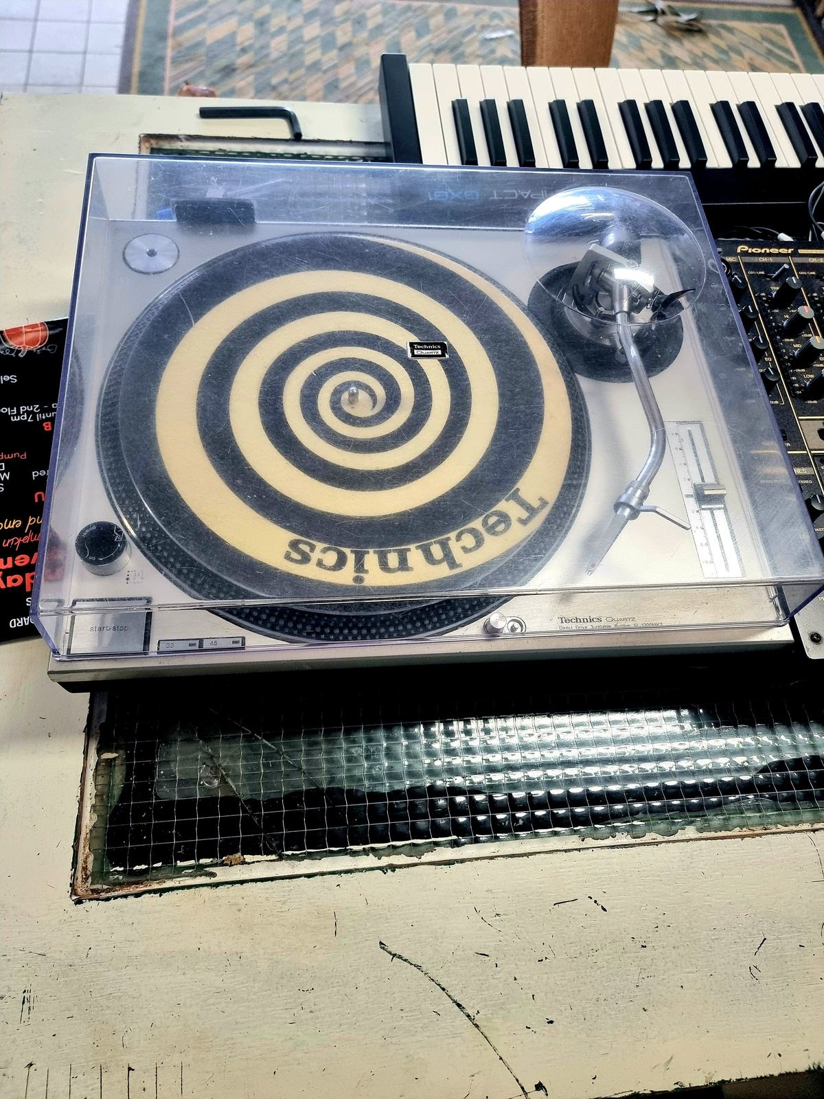 Technics Quartz Turntable SL1200-MK2 Record Player