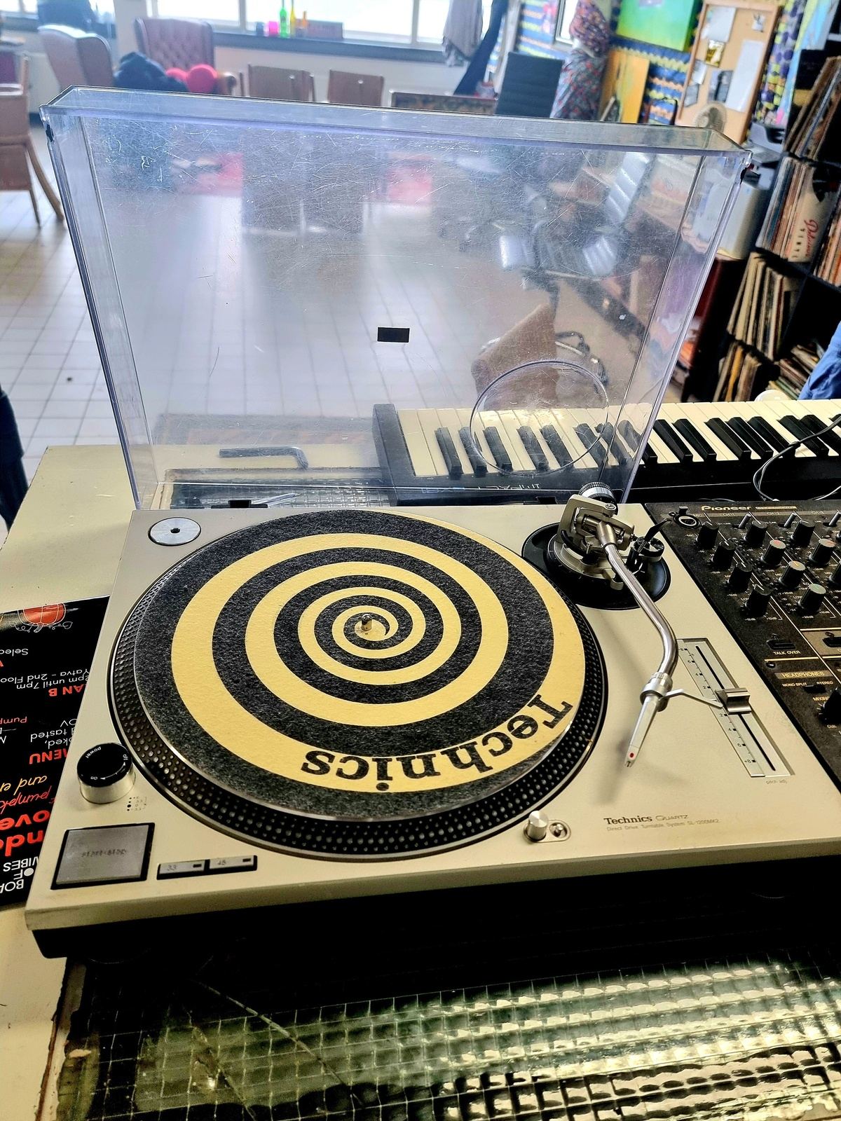 Technics Quartz Turntable SL1200-MK2 Record Player