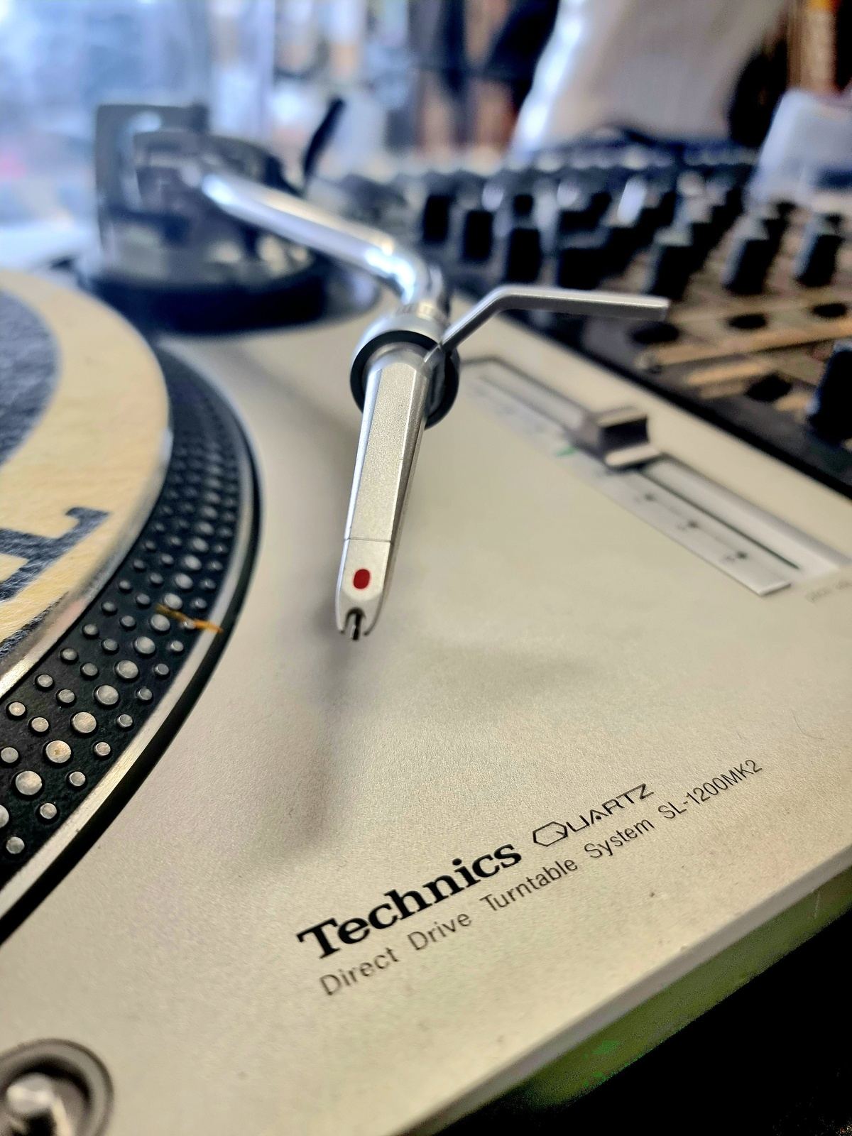 Technics Quartz Turntable SL1200-MK2 Record Player