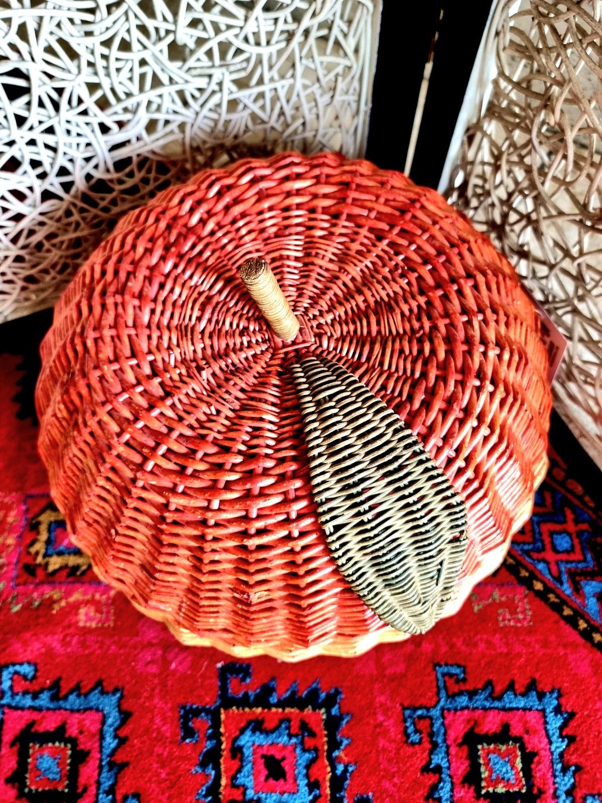 Vintage Wicker Rattan basket with lid