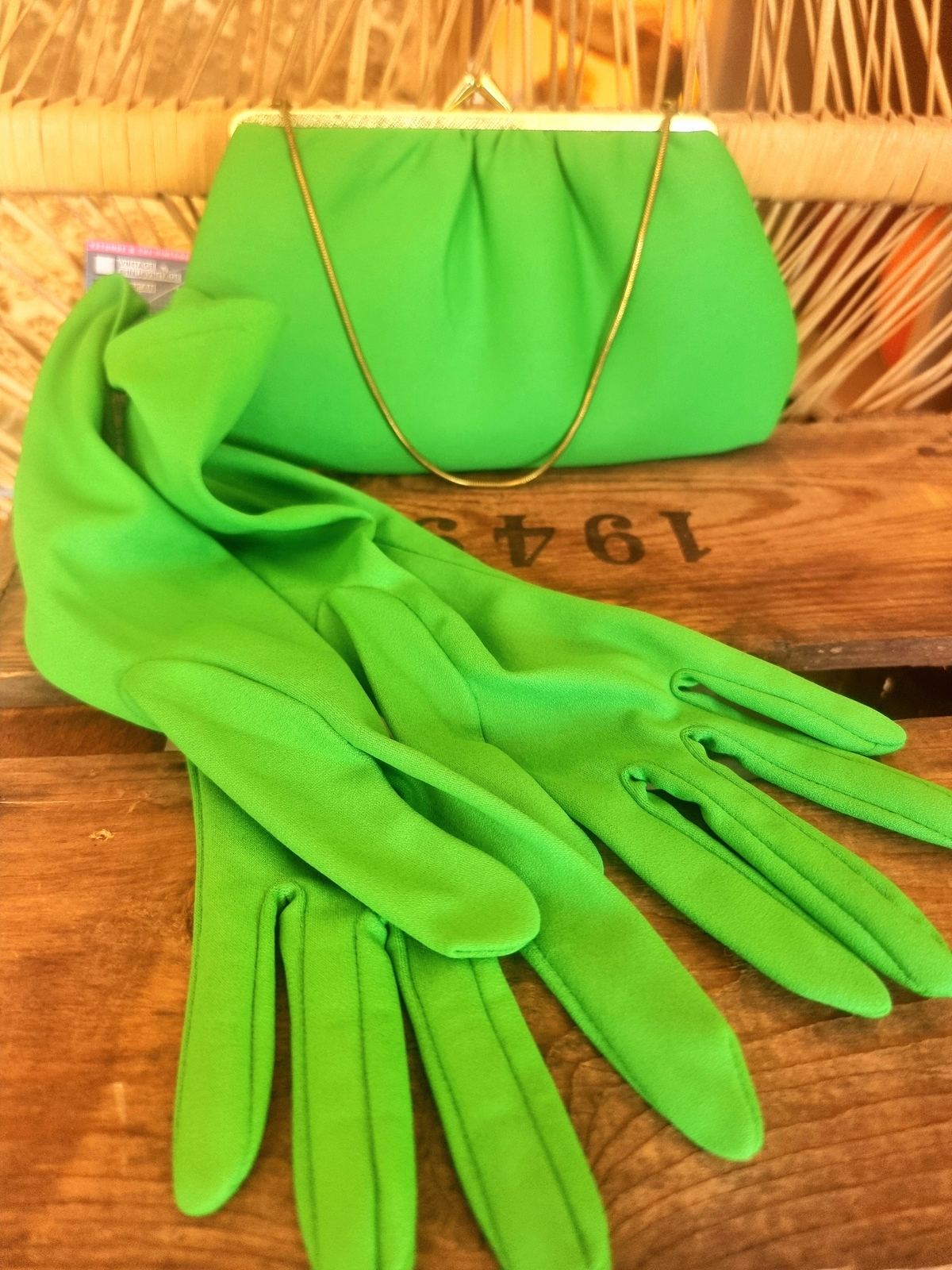 Handbag and gloves set