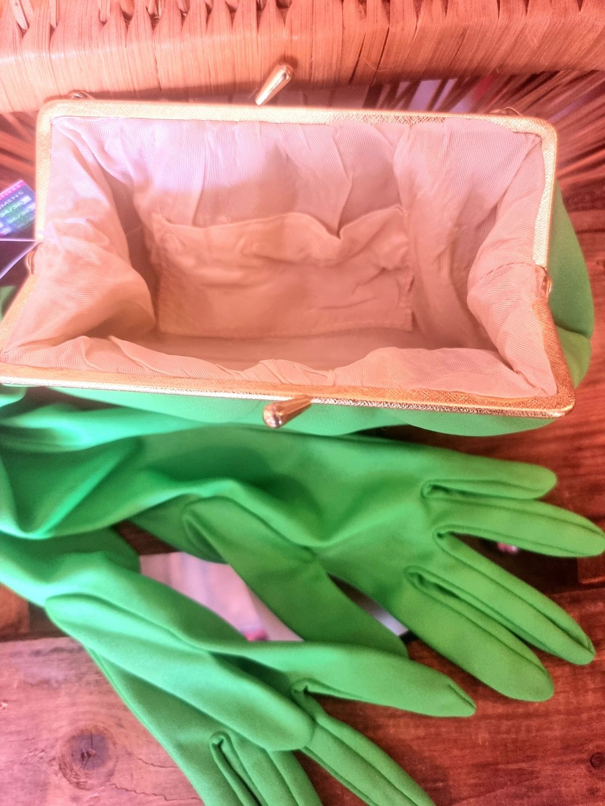 Handbag and gloves set
