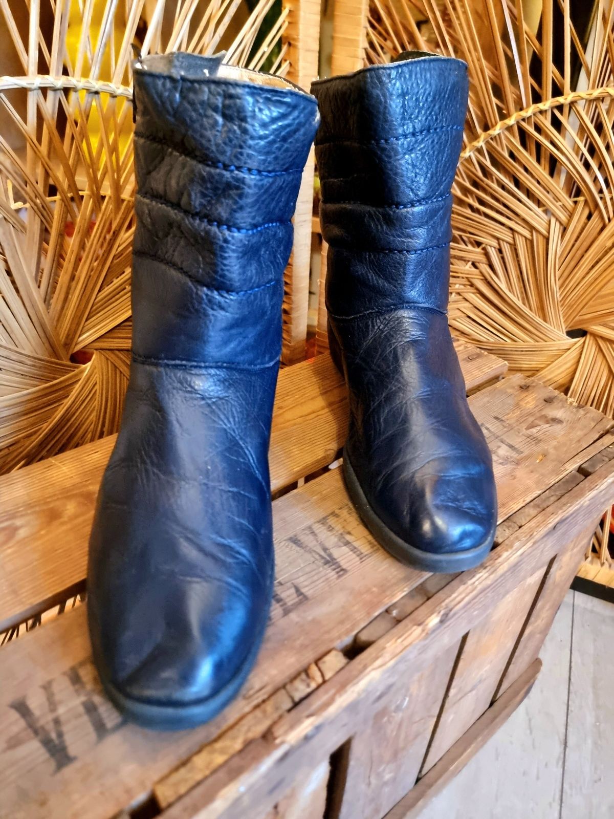 Vintage 80s Beta Ankle Boots