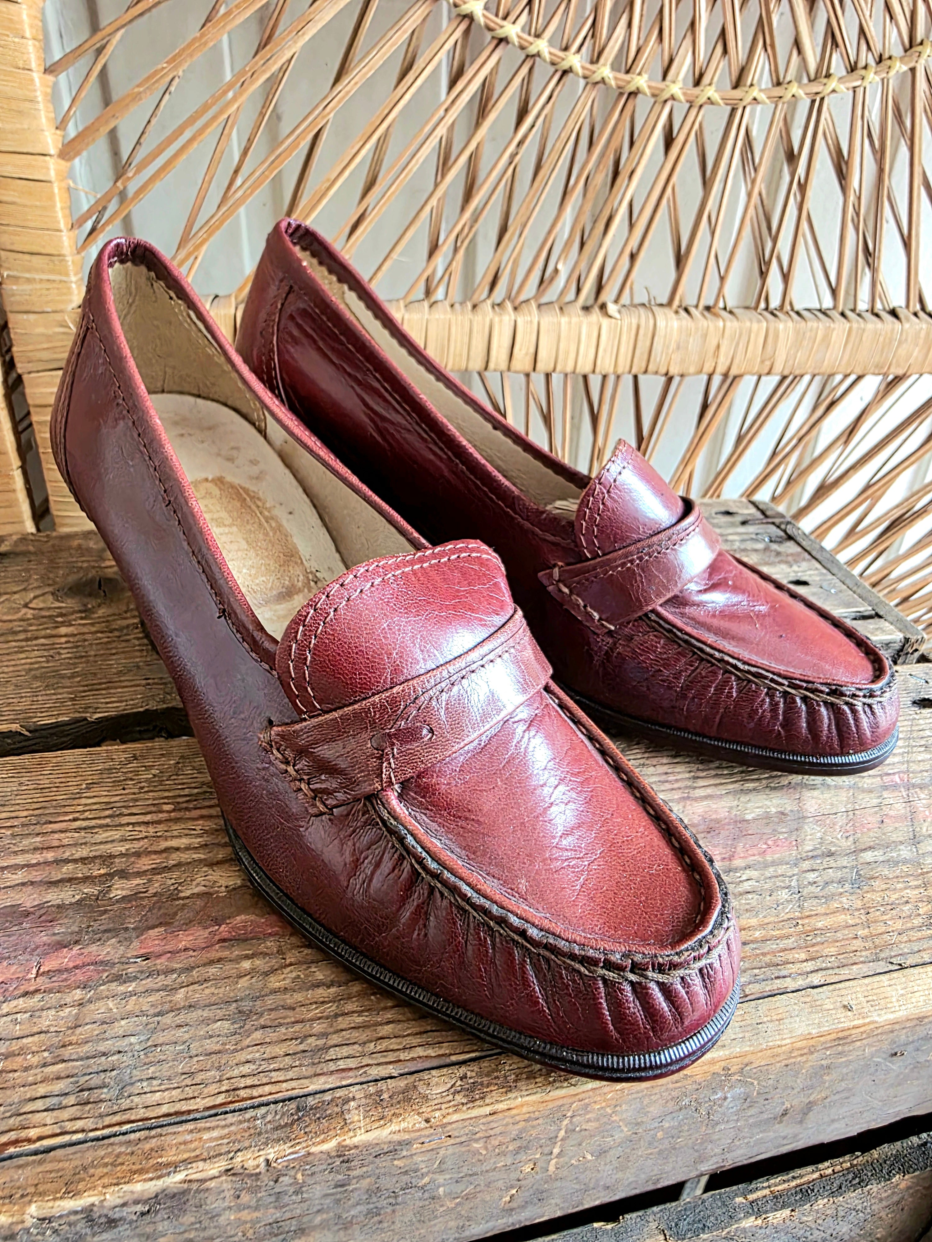 Vintage 70s Deadstock Brand New Serino Brogue Slip on Shoes