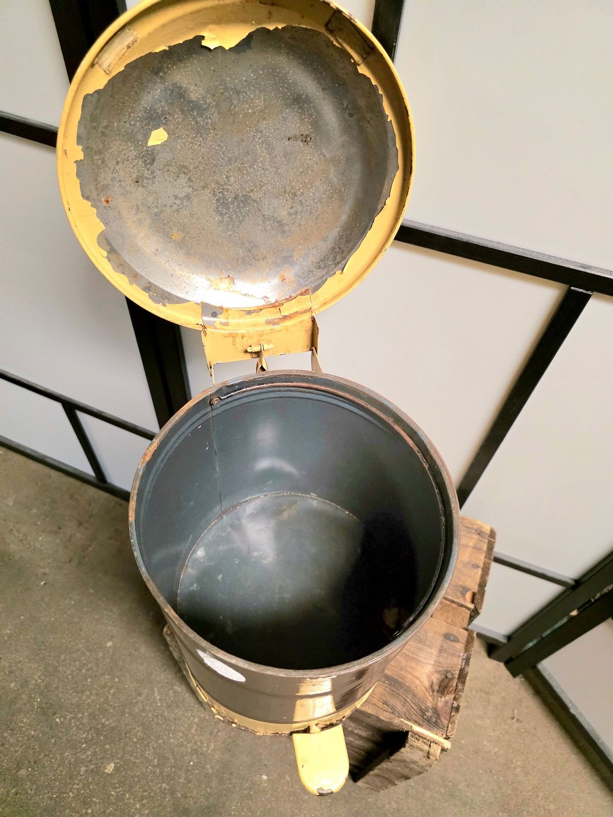 Vintage 70s Pendal Waste Bin