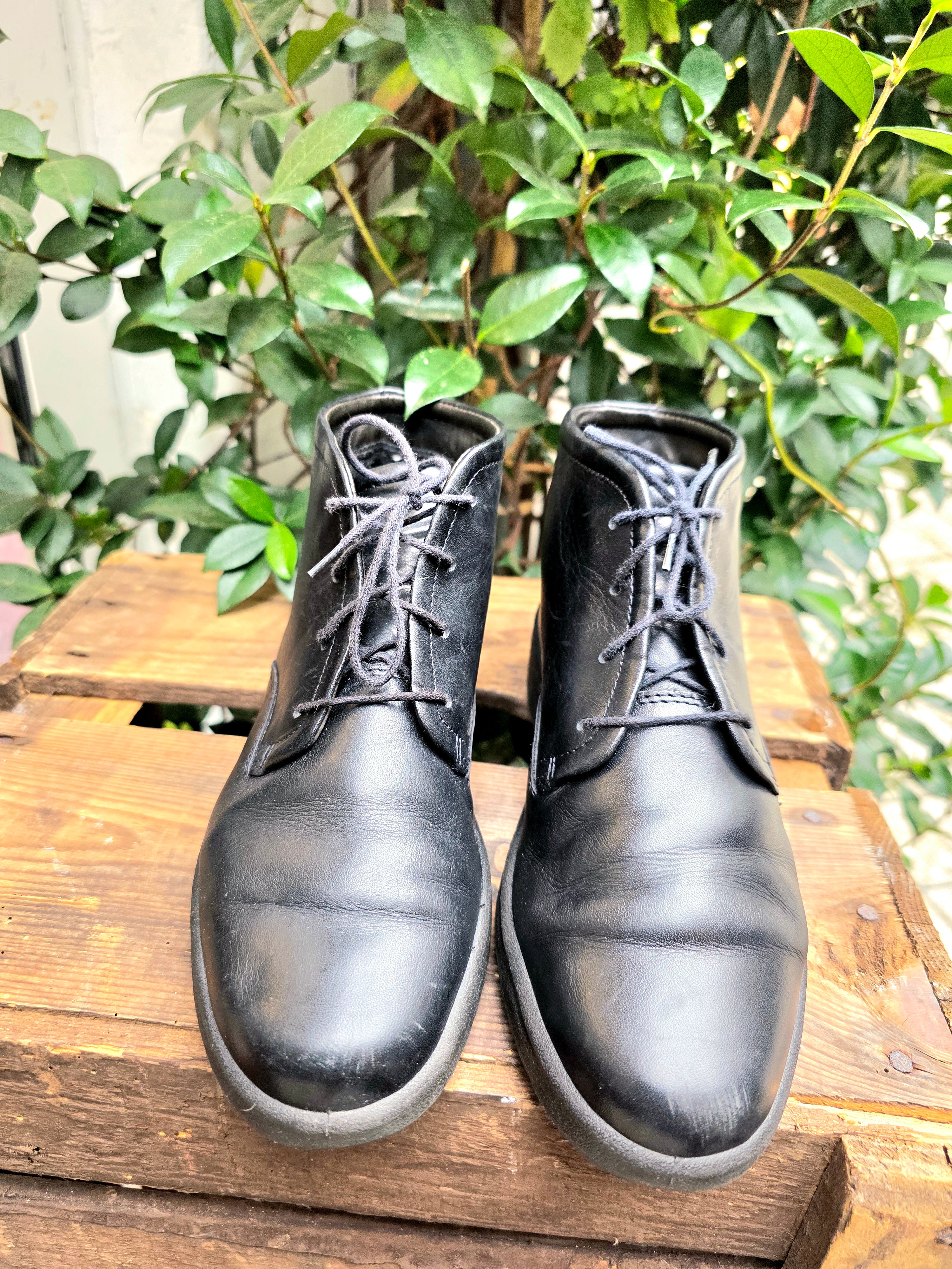 YatvaVintage: YV6949: Vintage 90s Ecco Leather Ankle boots