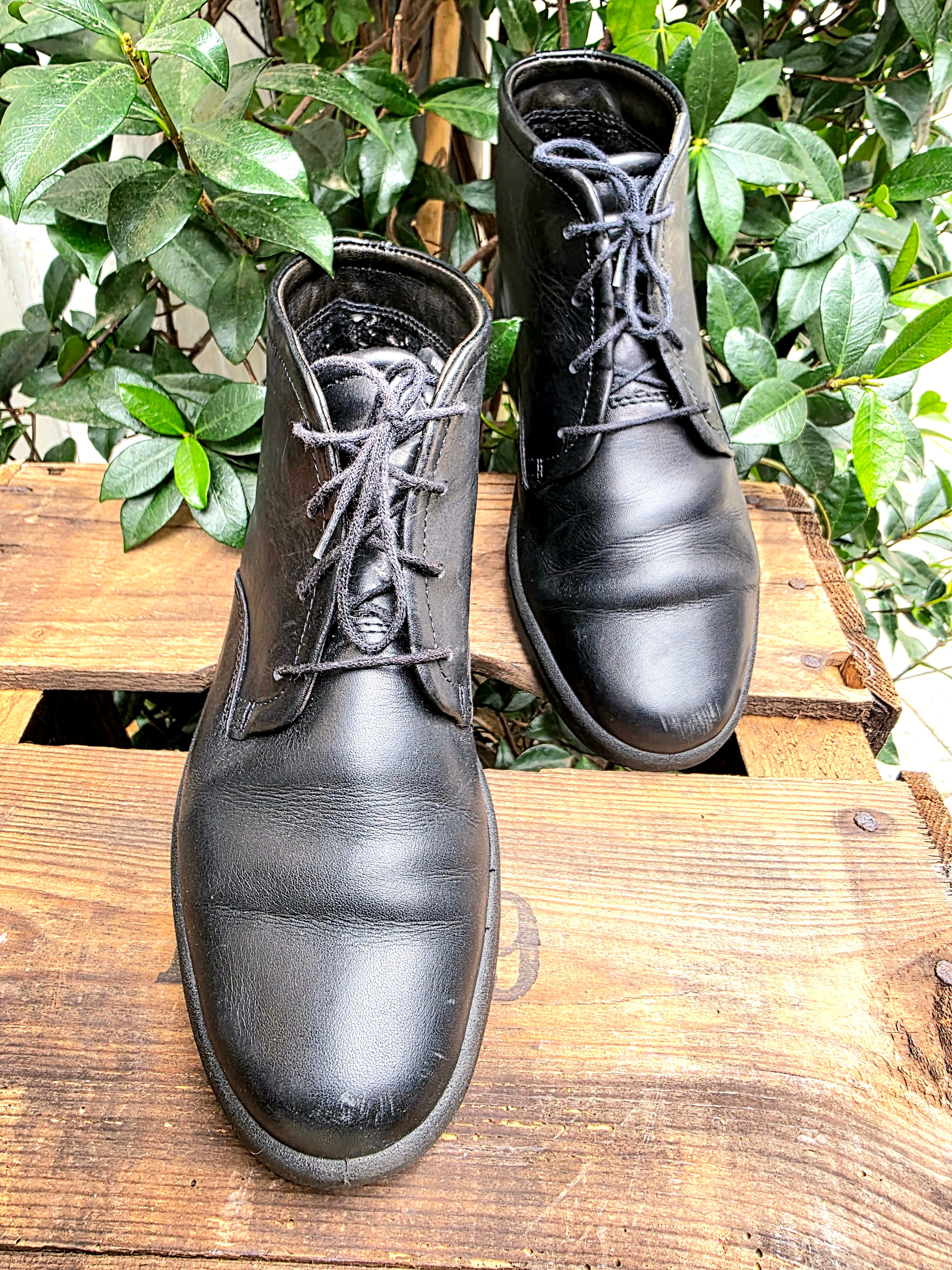 YatvaVintage: YV6949: Vintage 90s Ecco Leather Ankle boots