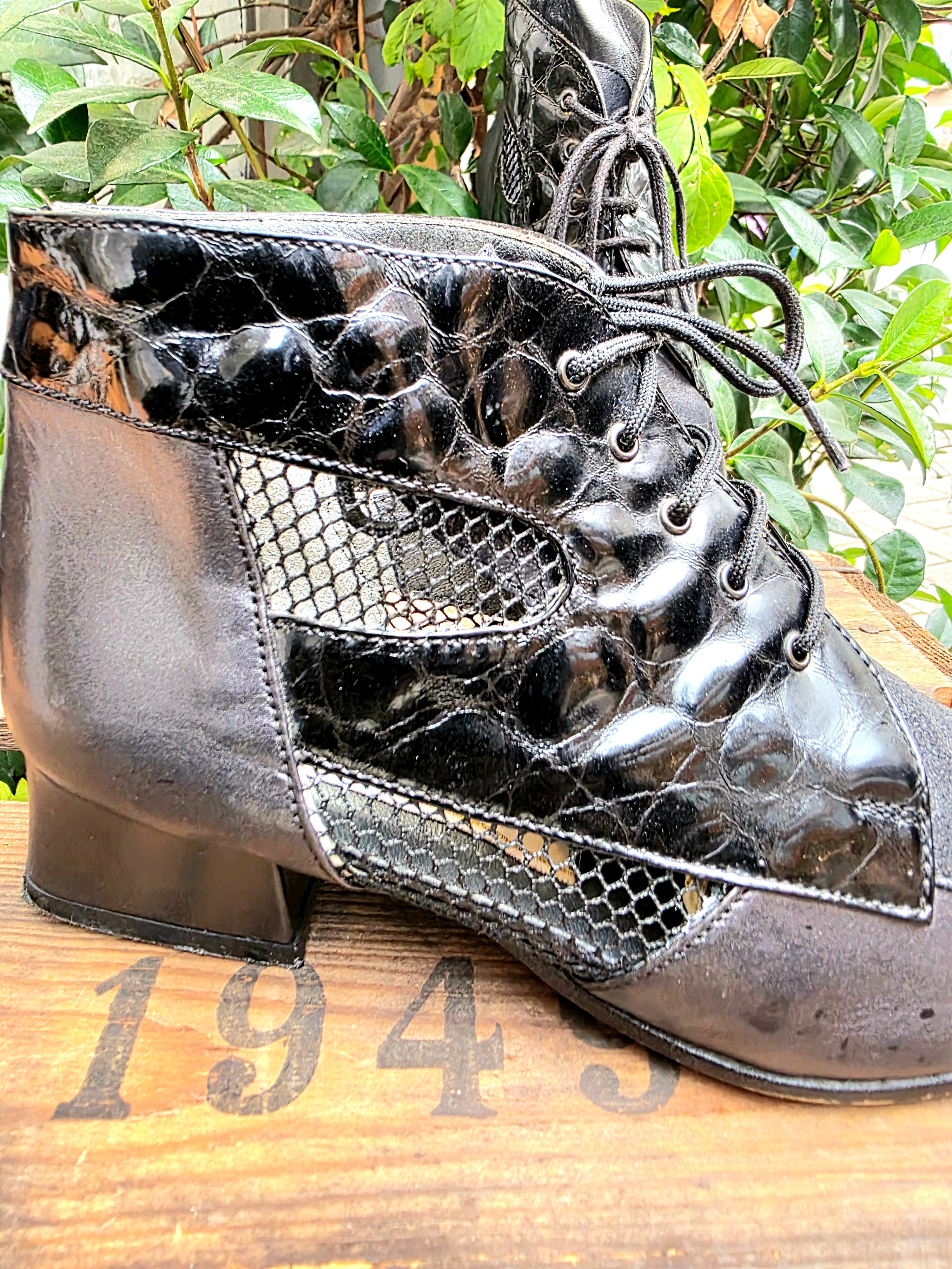 YV6941: Vintage 80s / 90s Roberto D' Angelo Ankle Boots