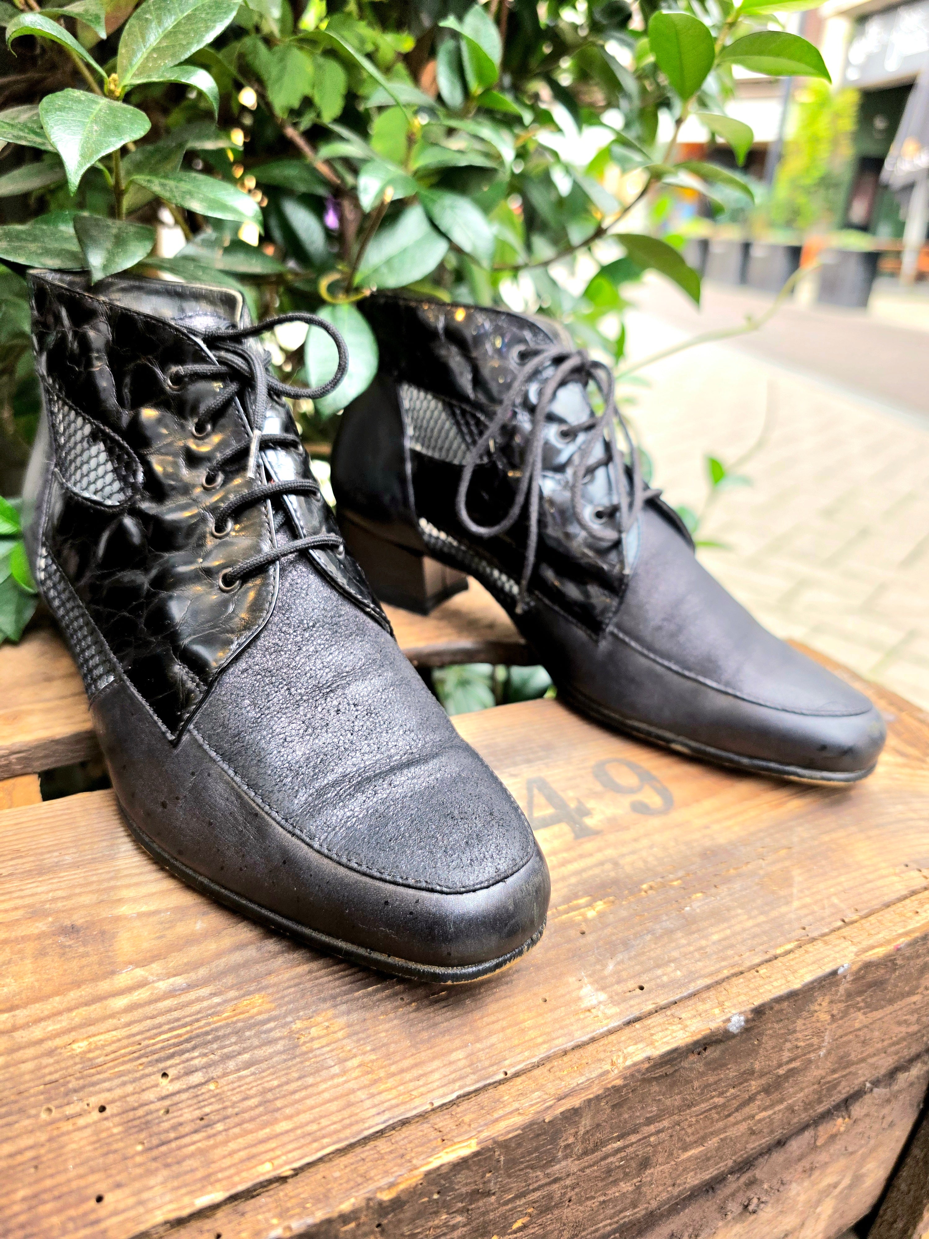 YV6941: Vintage 80s / 90s Roberto D' Angelo Ankle Boots