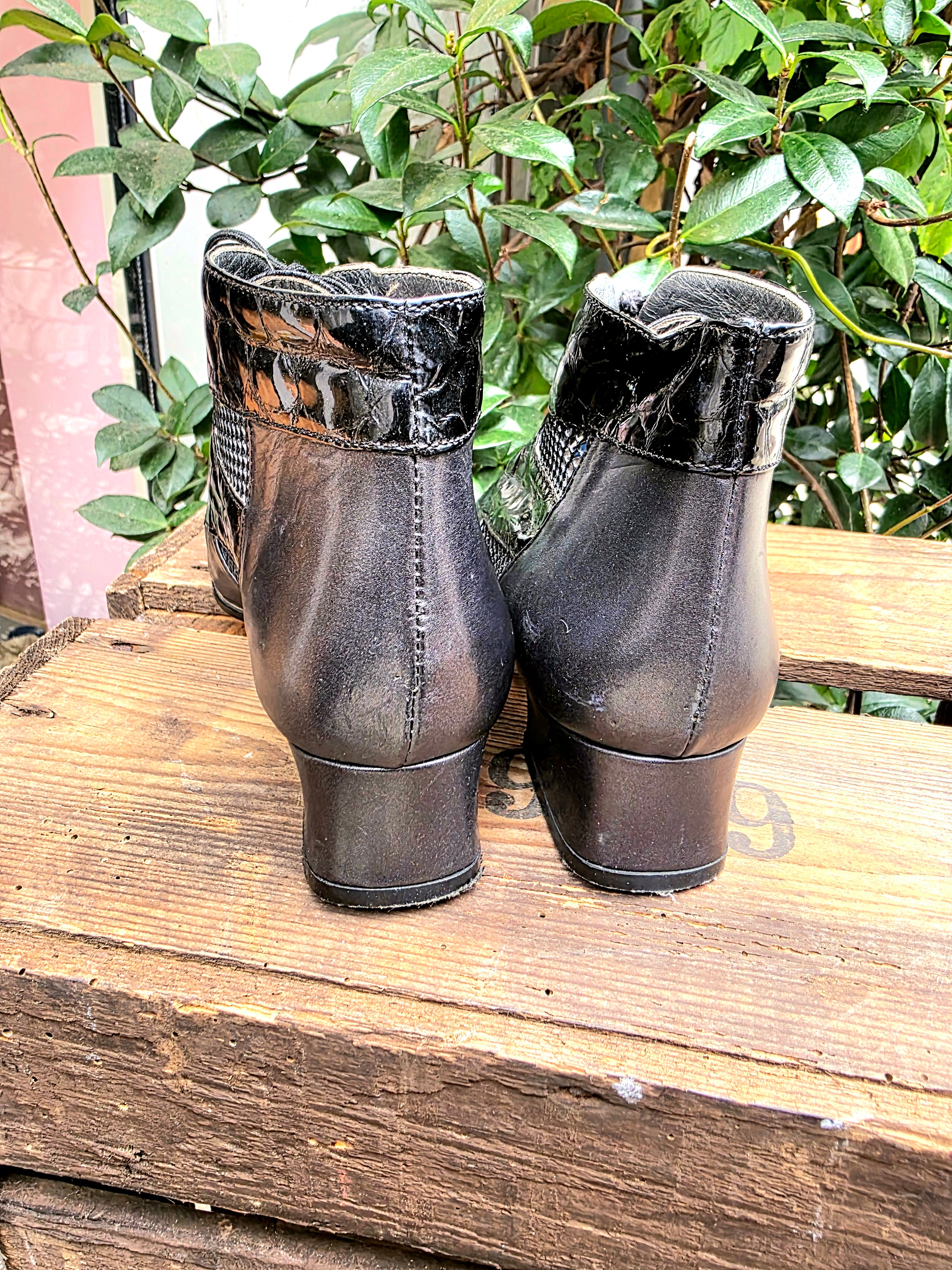YV6941: Vintage 80s / 90s Roberto D' Angelo Ankle Boots