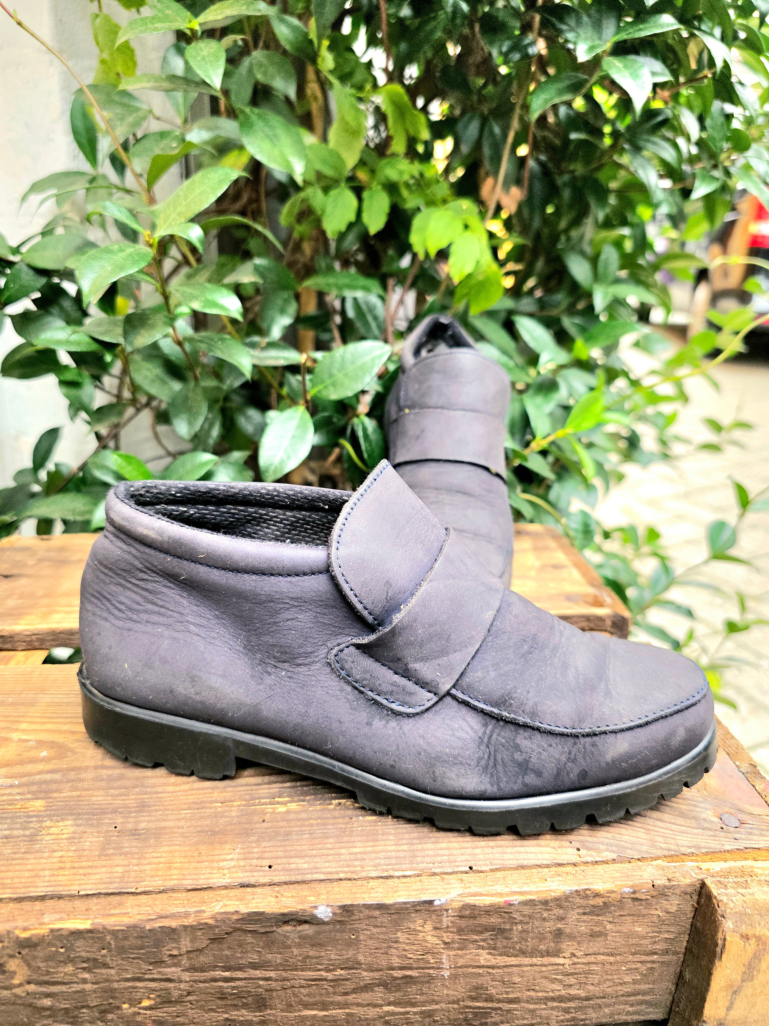 YV6945: Vintage 90s Beaver Creek Ankle Boots