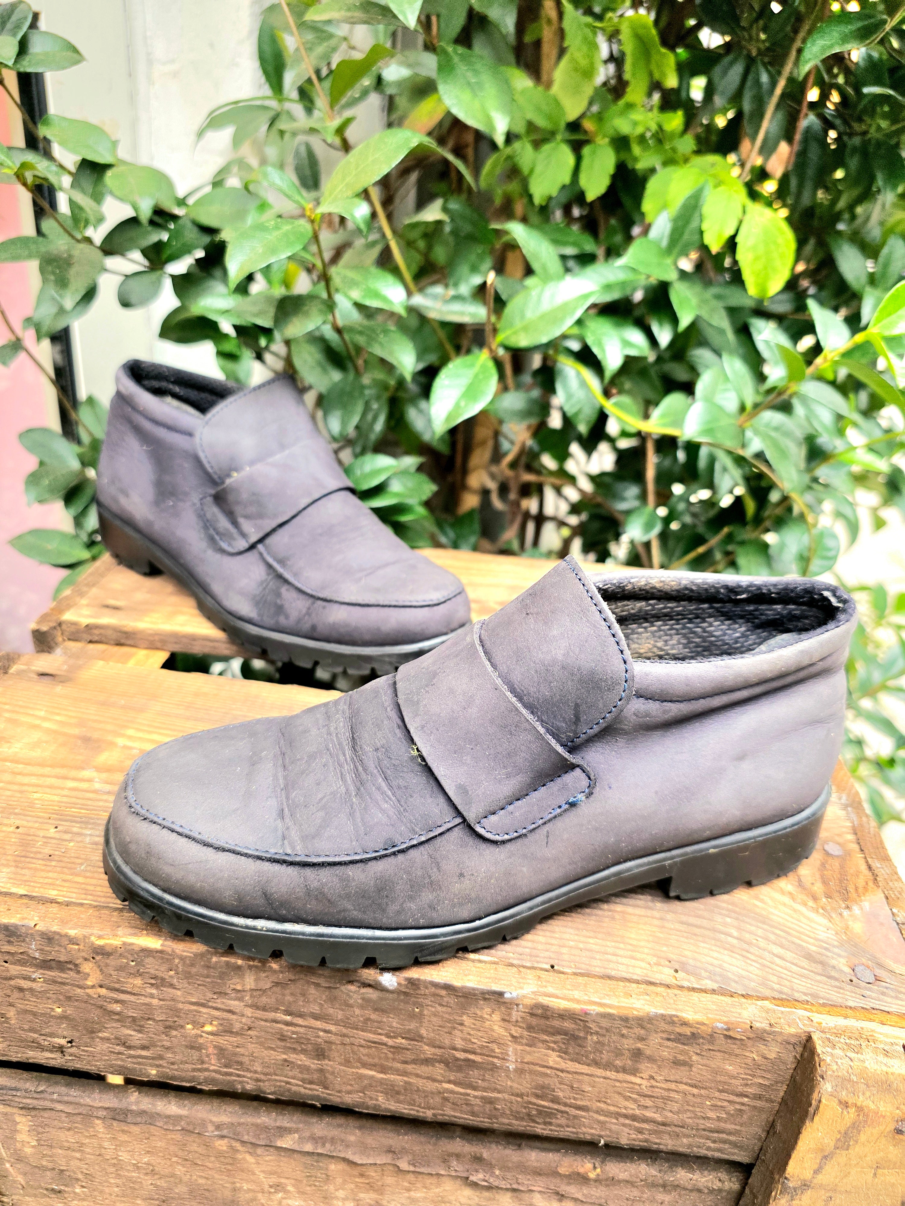 YV6945: Vintage 90s Beaver Creek Ankle Boots