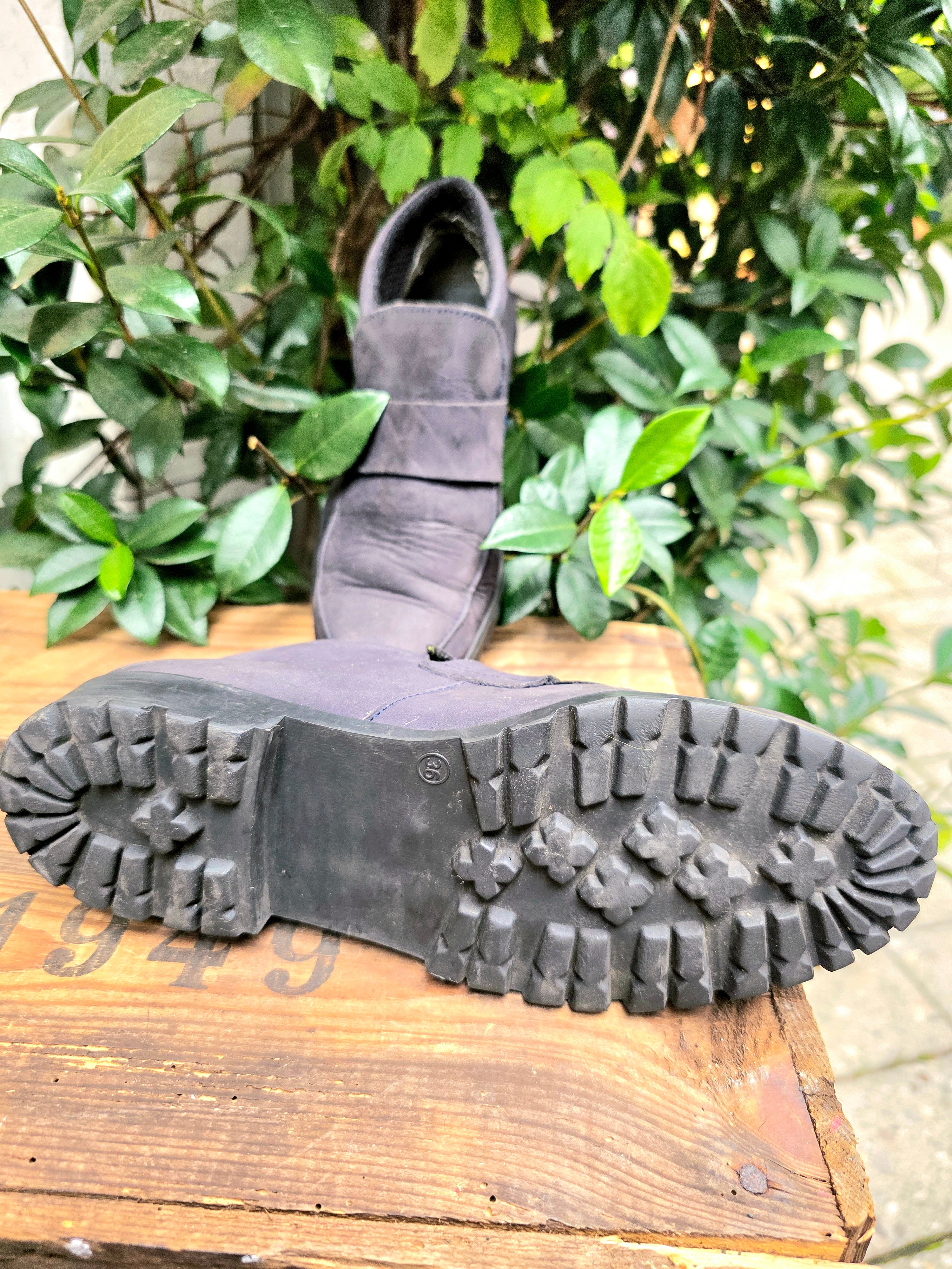 YV6945: Vintage 90s Beaver Creek Ankle Boots