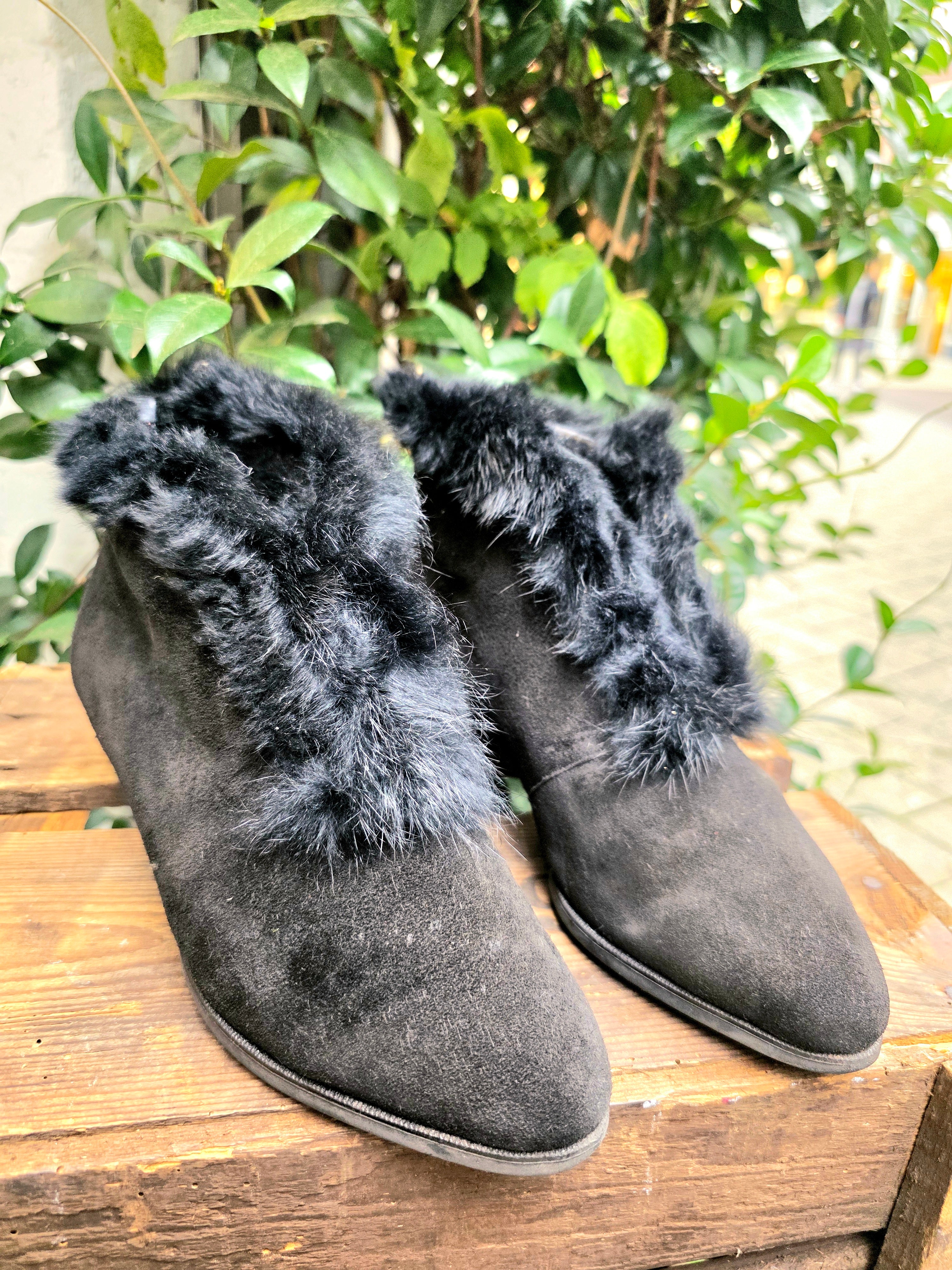 YV6947: Vintage 80s/ 90's Ankle Boots