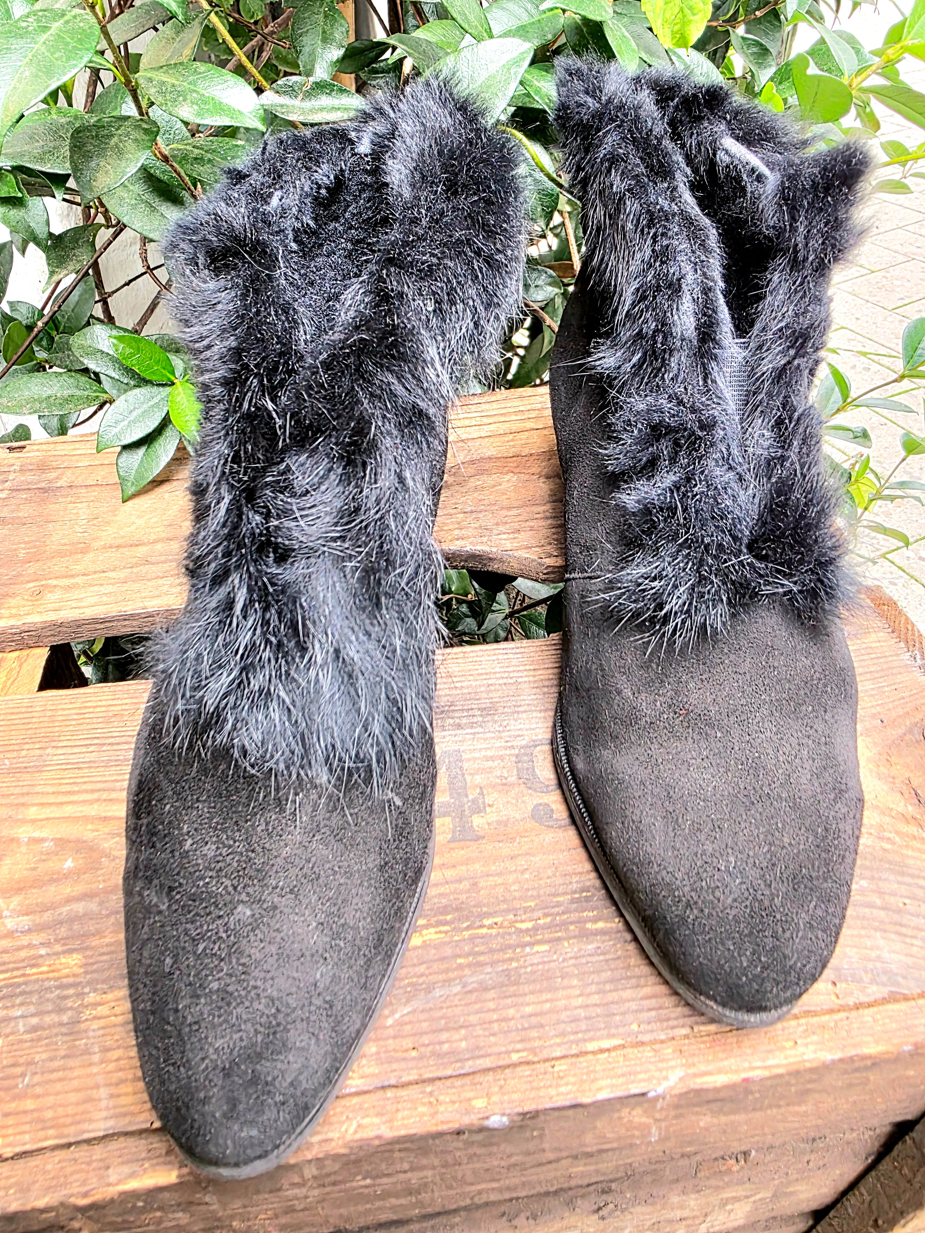 YV6947: Vintage 80s/ 90's Ankle Boots