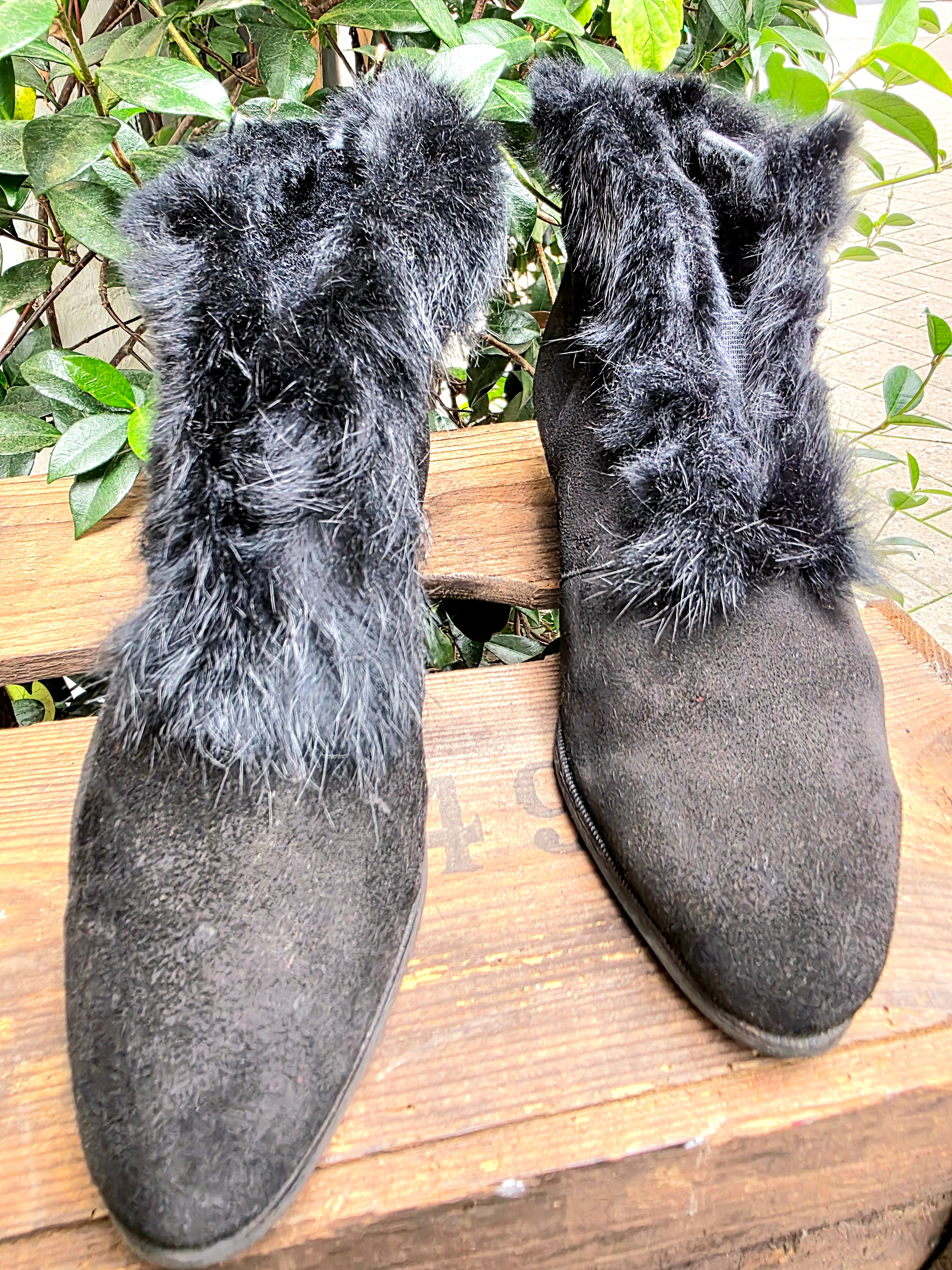 YV6947: Vintage 80s/ 90's Ankle Boots