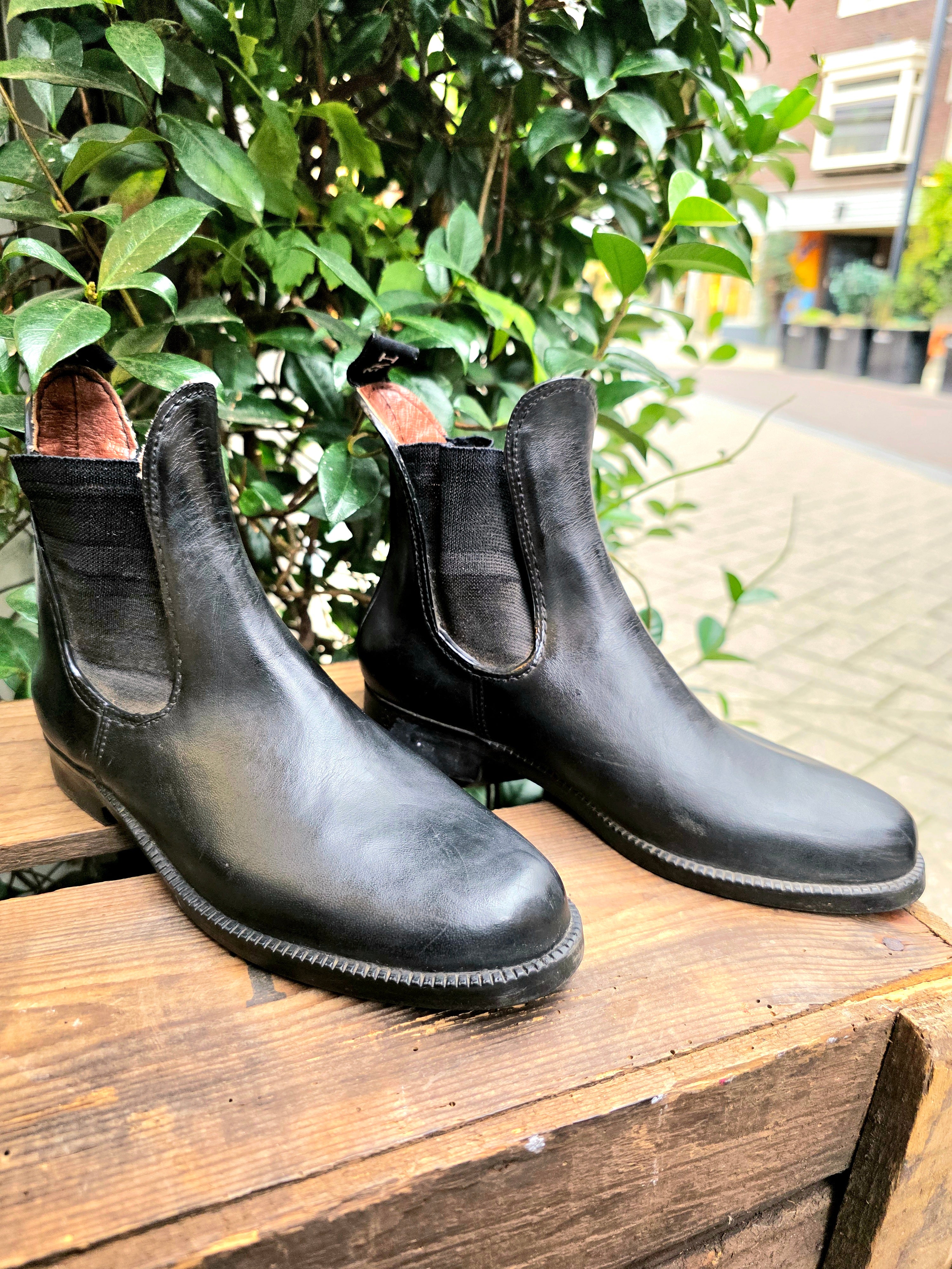 YV6948: Vintage 80s / 90s HKM Jodhpurs Ankle Boots