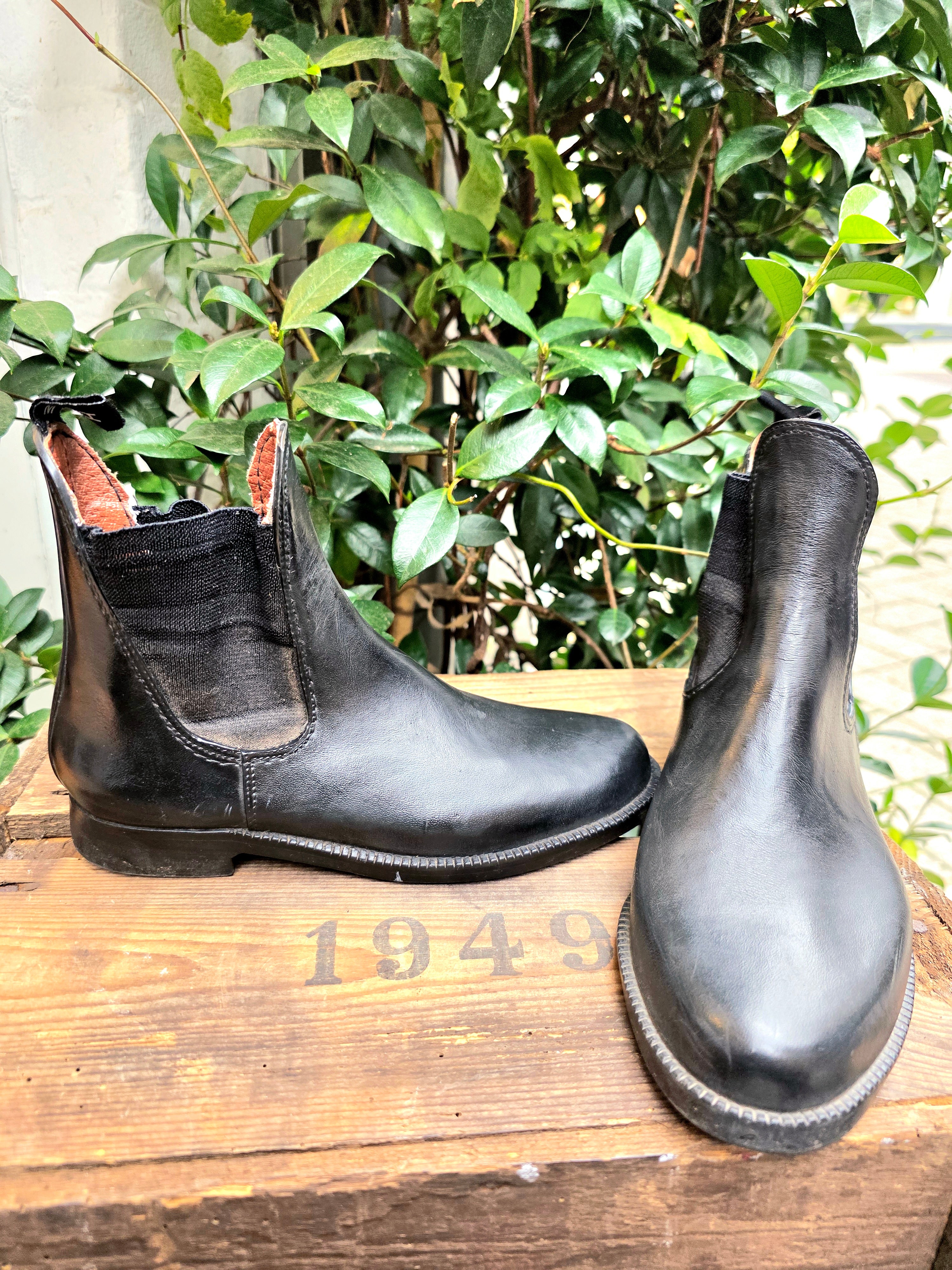 YV6948: Vintage 80s / 90s HKM Jodhpurs Ankle Boots