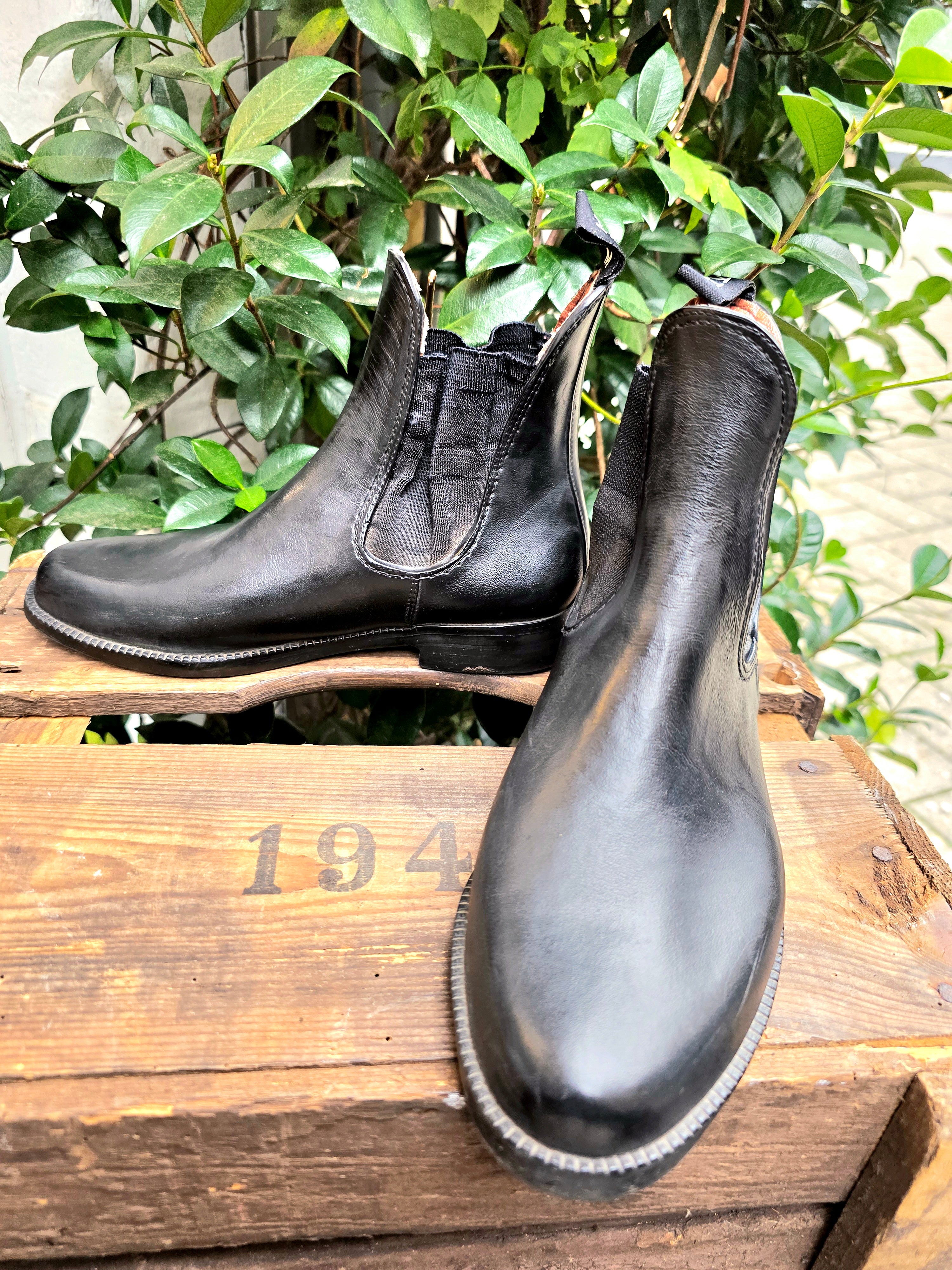 YV6948: Vintage 80s / 90s HKM Jodhpurs Ankle Boots