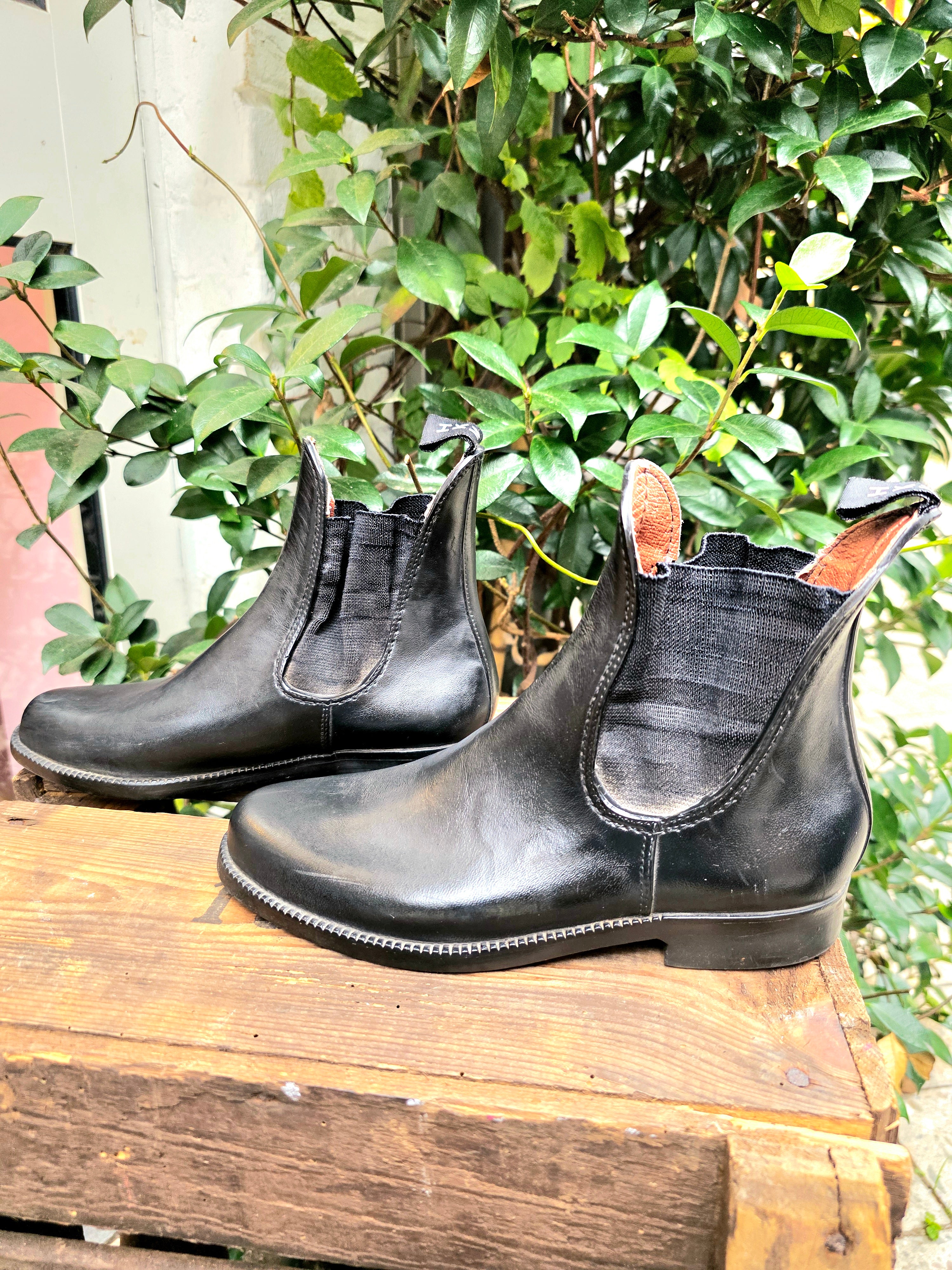 YV6948: Vintage 80s / 90s HKM Jodhpurs Ankle Boots
