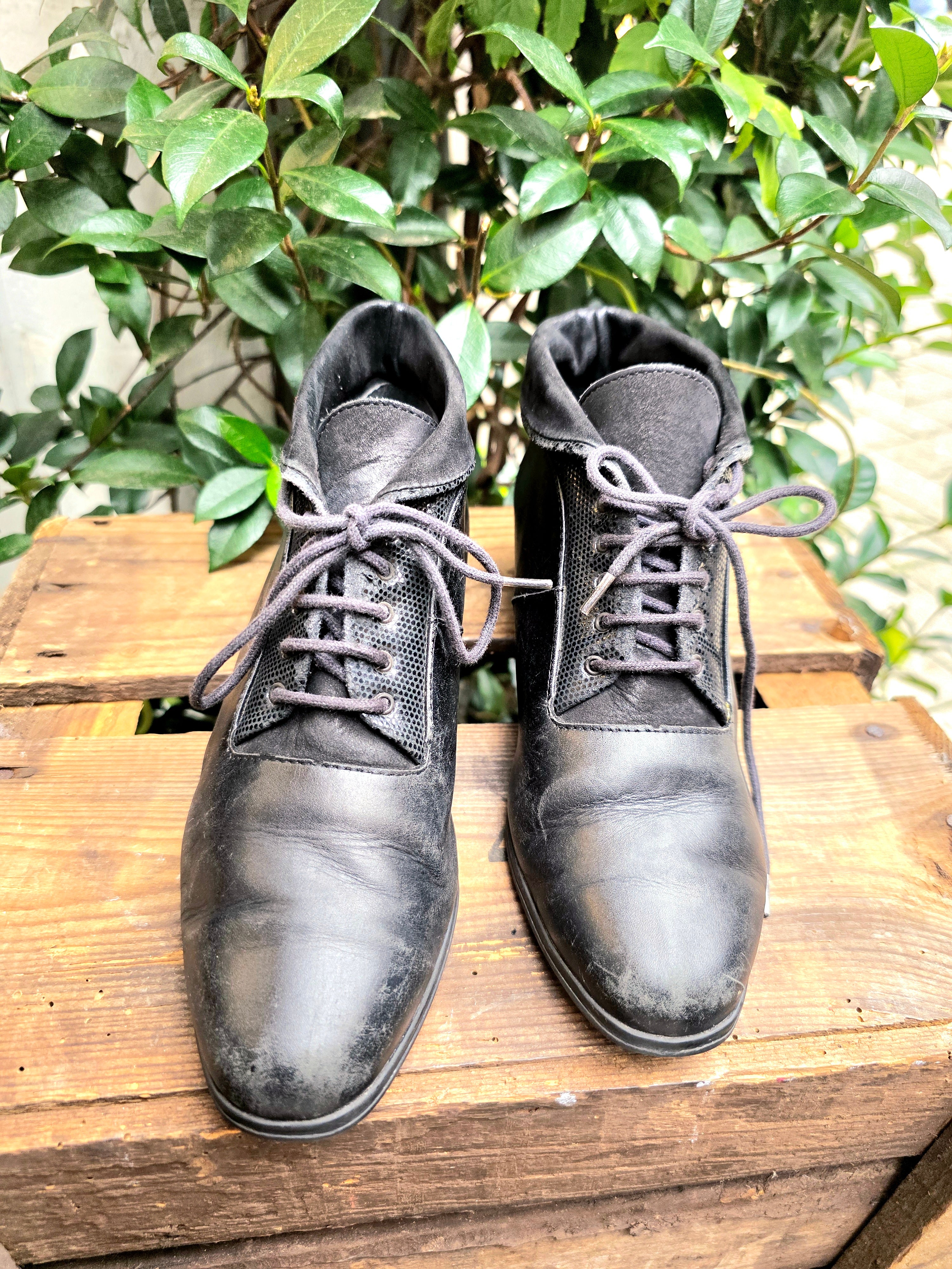 YV6950 : Vintage 80s / 90s Leather Ankle Boots