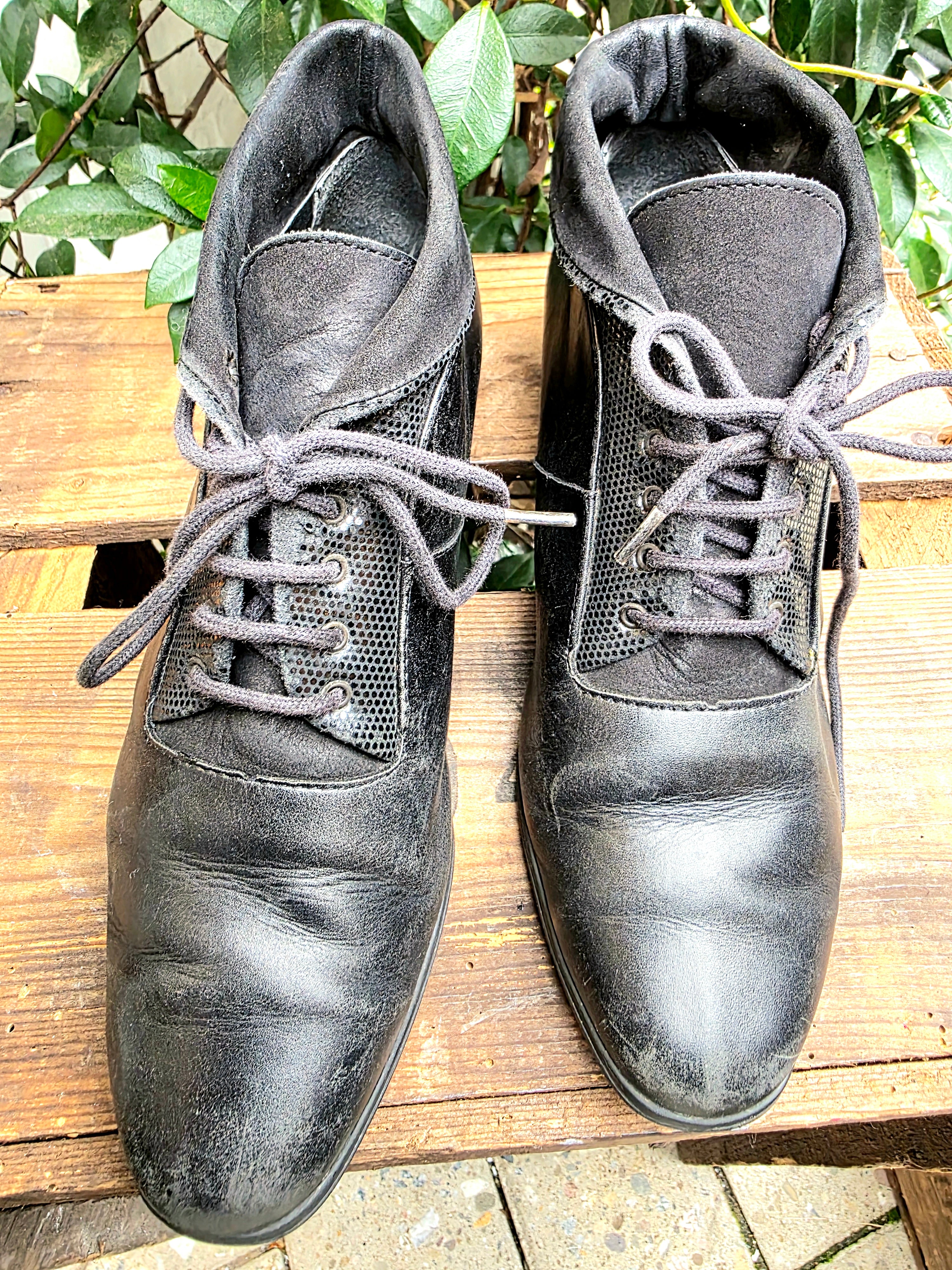 YV6950 : Vintage 80s / 90s Leather Ankle Boots