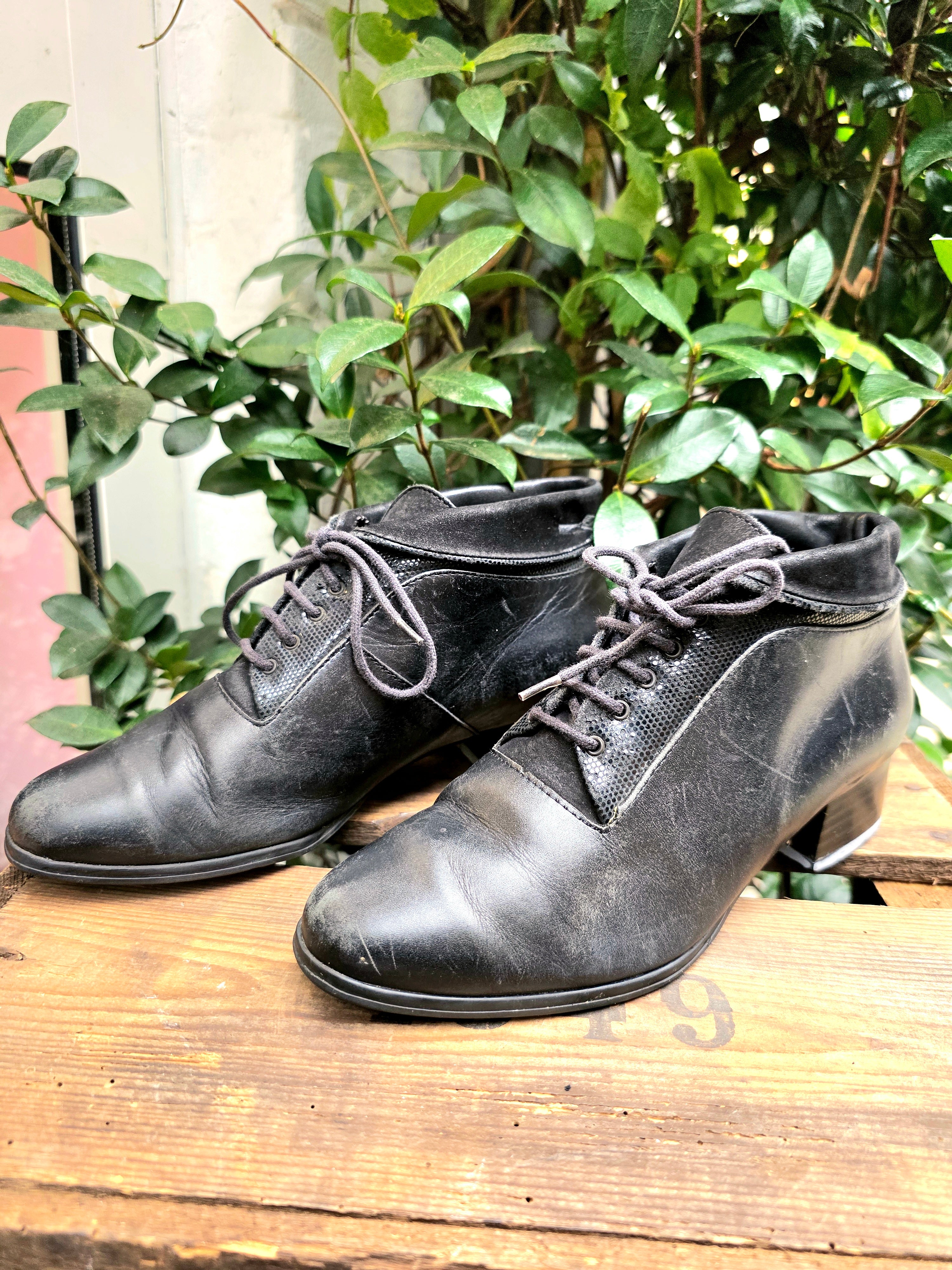 YV6950 : Vintage 80s / 90s Leather Ankle Boots